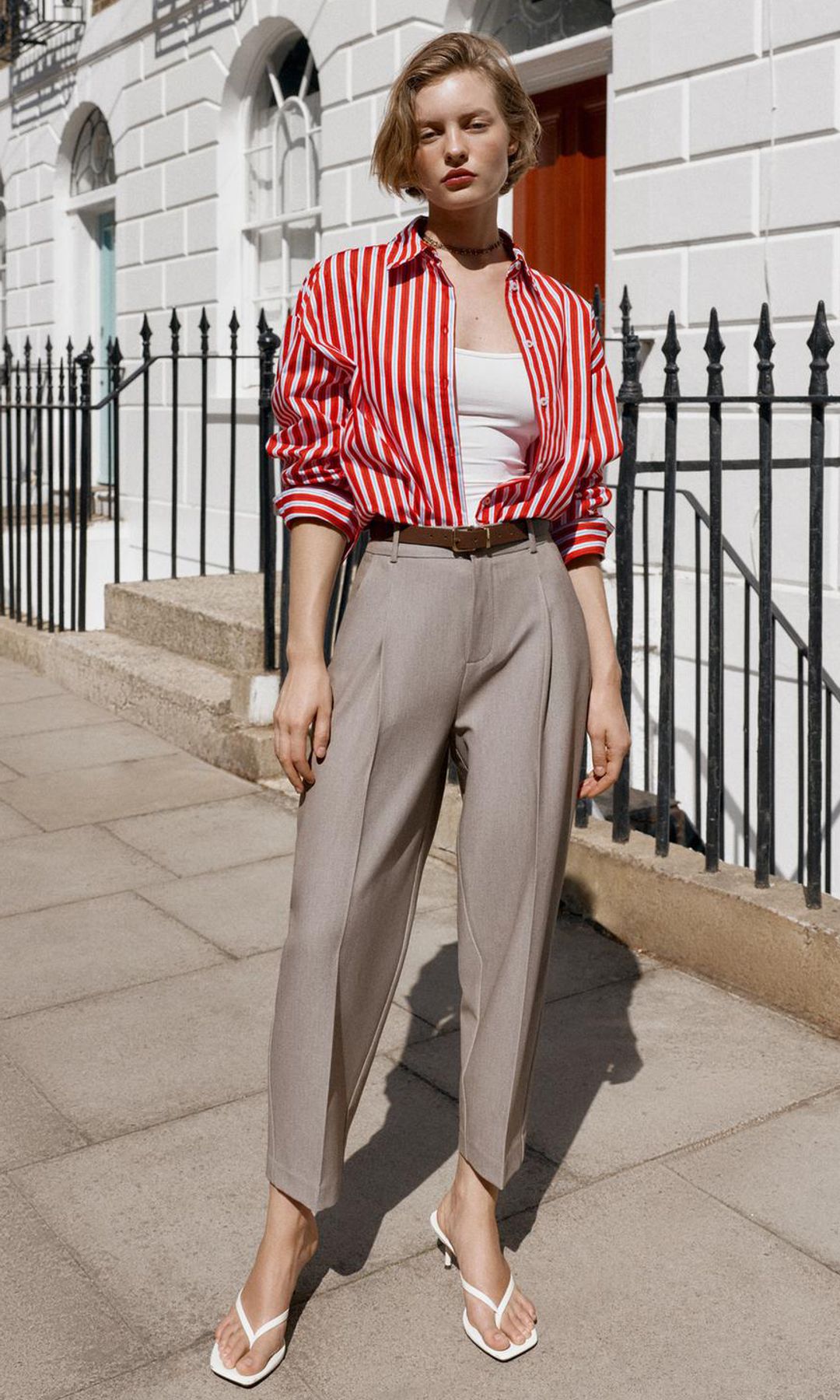 Con estos nuevos pantalones de traje ligeros, volverás a la oficina fresquita y estilosa