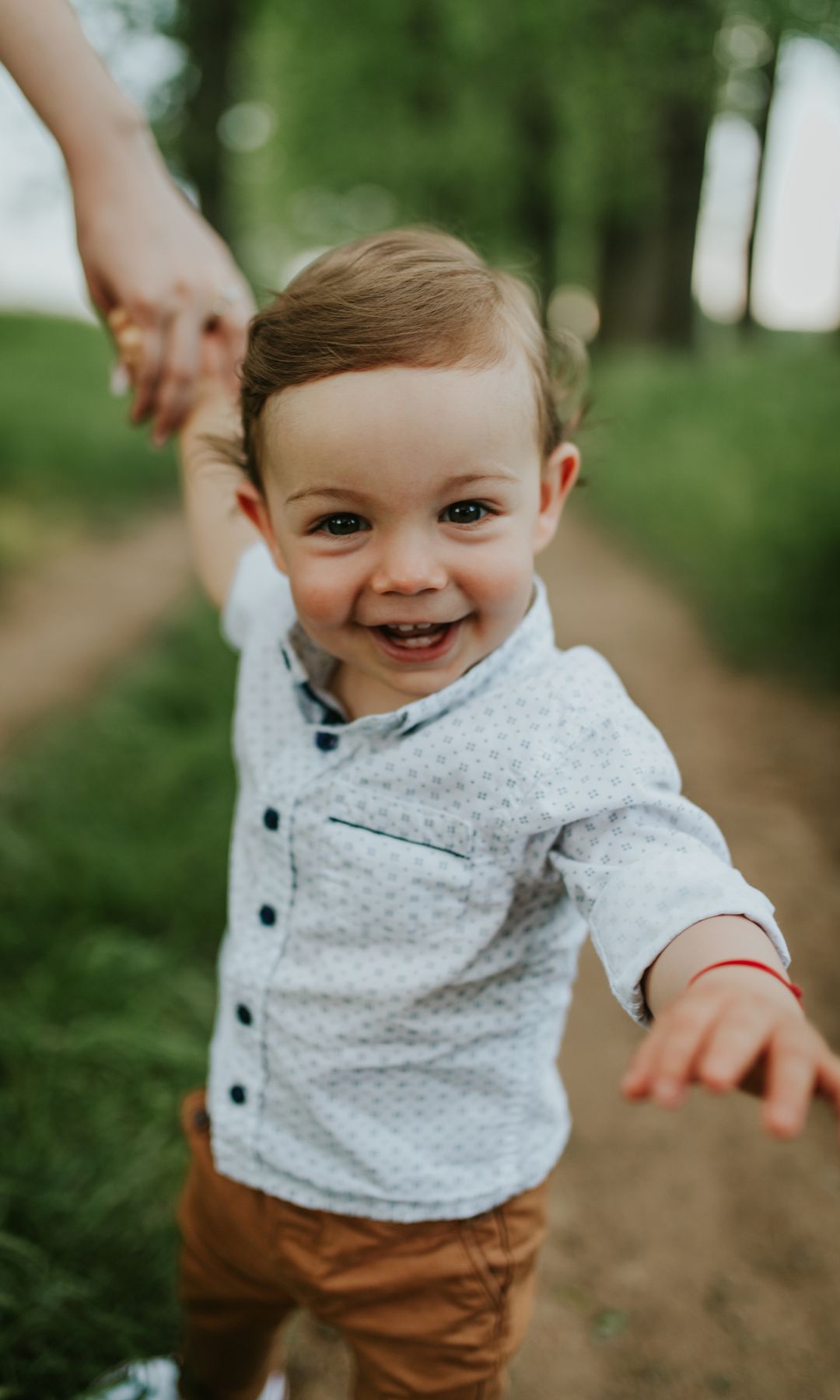 Niño pequeño muy sonriente