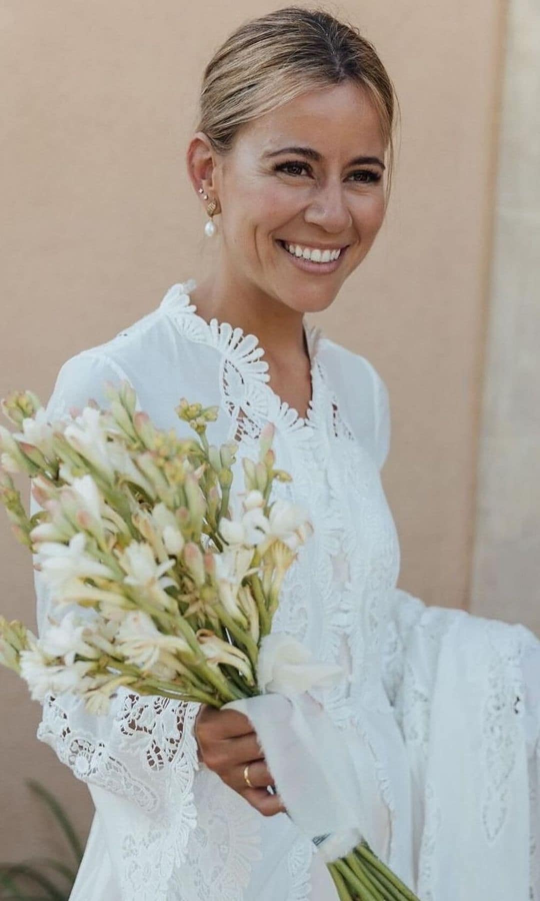 Vestidos de novia virales con manteles y colchas primavera