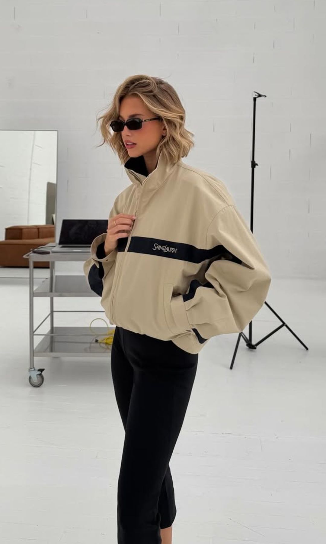 Margarida Corceiro, con pantalones capri y chaqueta bomber (4 de abril de 2026)