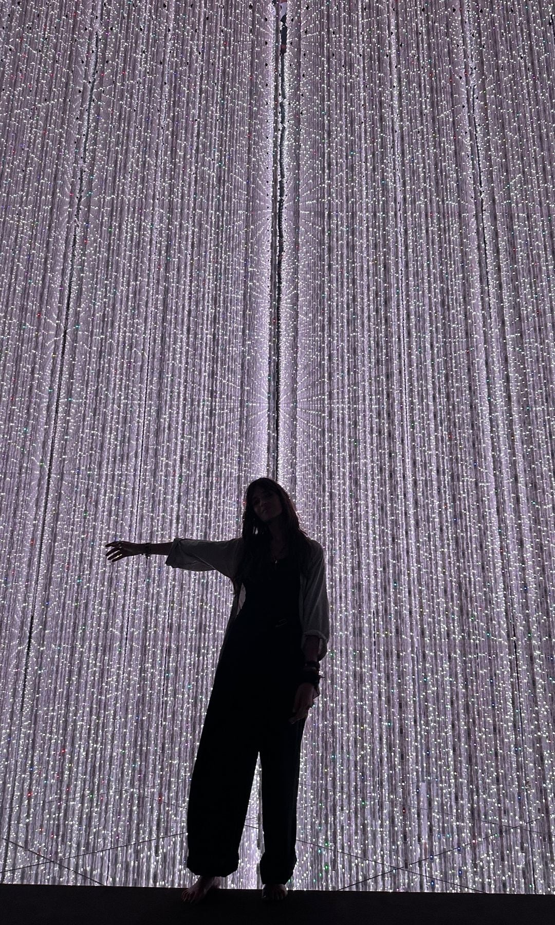 Sara Carbonero visita el museo interactivo TeamLab Planets de Tokyo en el mes de agosto de 2025 durante sus vacaciones en Japón