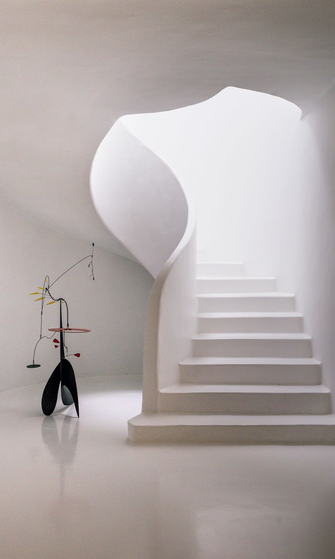 EMMA ROIG  NOS RECIBE EN SU REFUGIO DE IBIZA, UNA IMPRESIONANTE VILLA EN EL CORAZÓN DE LA ISLA