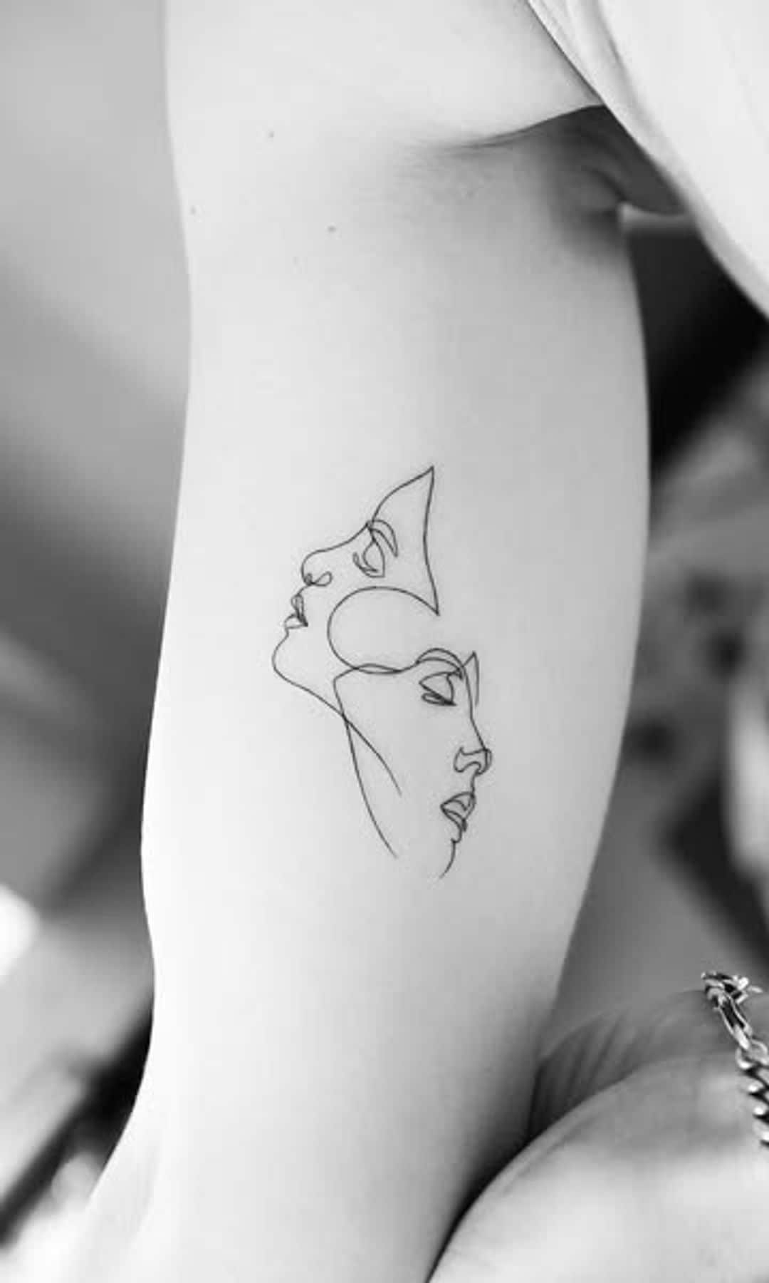 Tatuaje para madre e hija de silueta