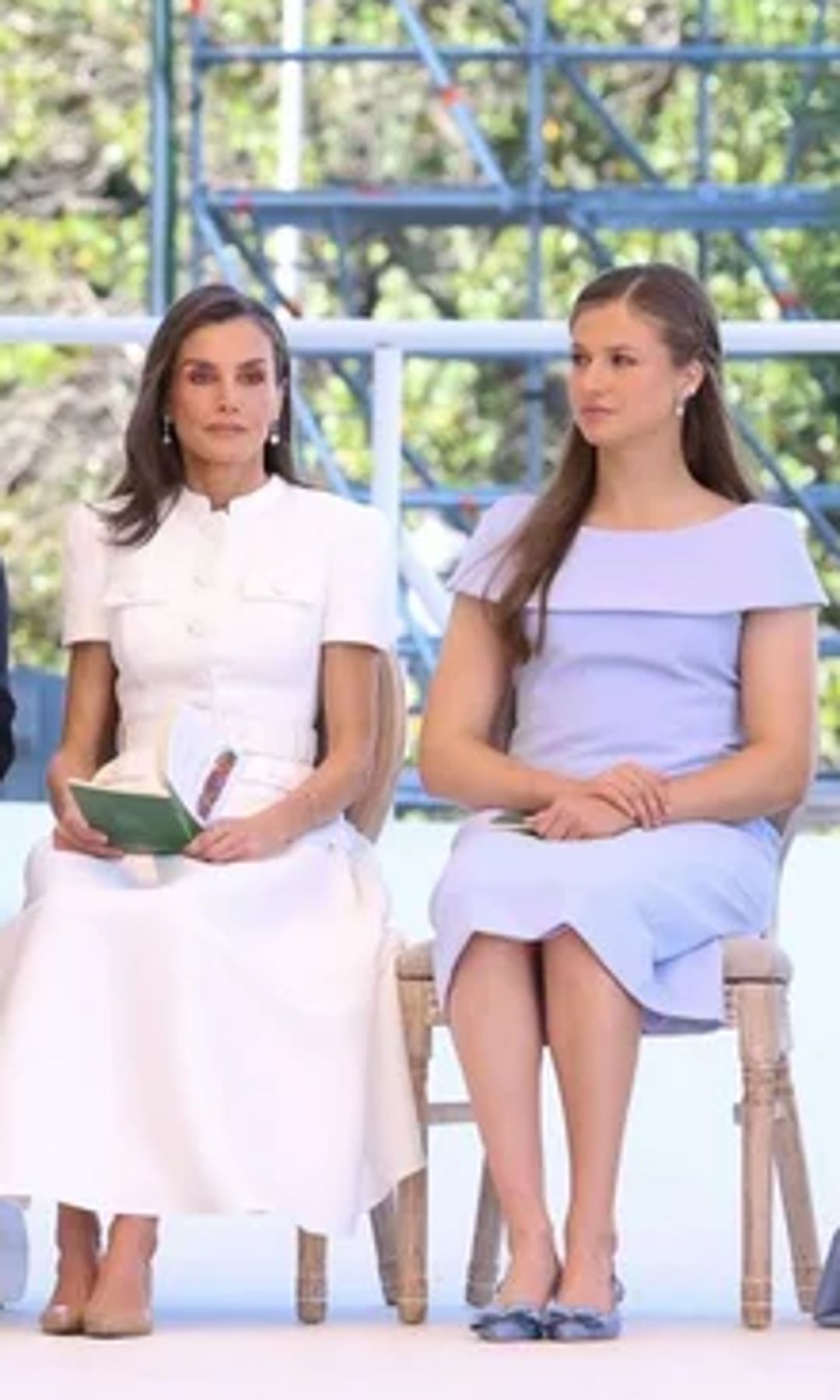 Cristina Reyes, estilista, sobre los looks de la princesa Leonor en la visita del Papa: "Marcar su silueta ha sido un acierto"