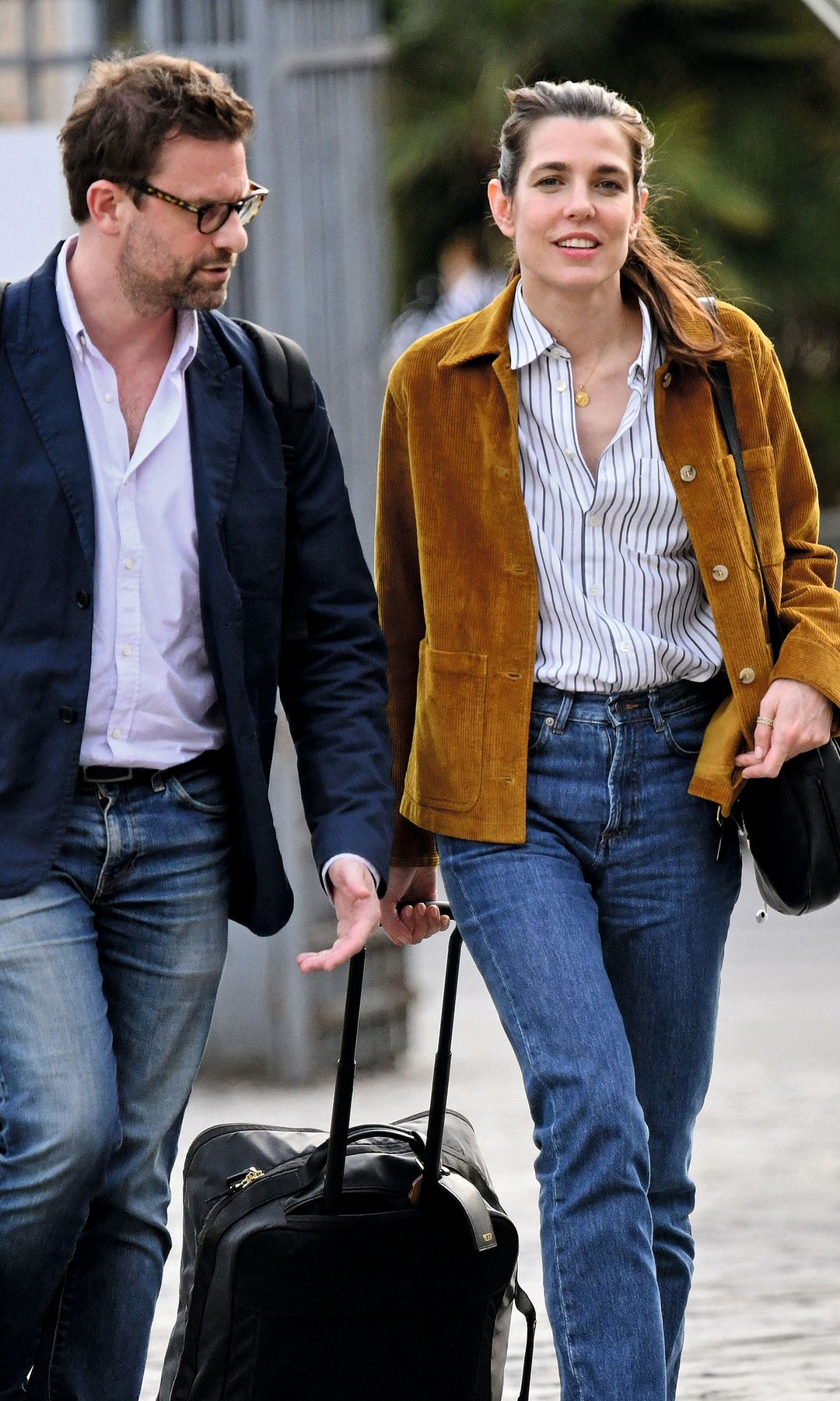 Carlota junto al escritor Nicolas Mathieu, con el que se la ha relacionado sentimentalmente, si bien no ha habido ninguna confirmación