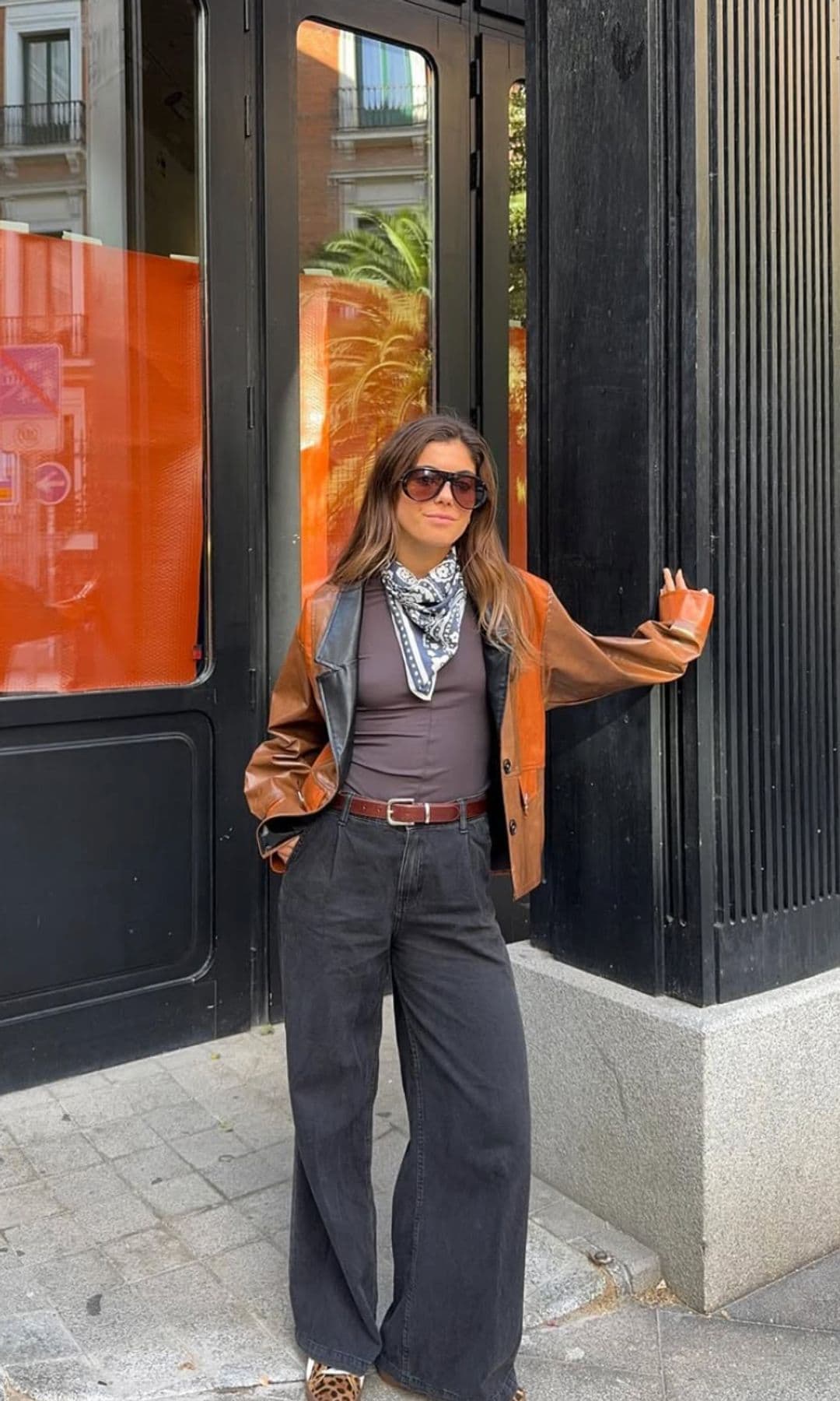 ¡HOLA! Fashion 7 looks con pantalón negro