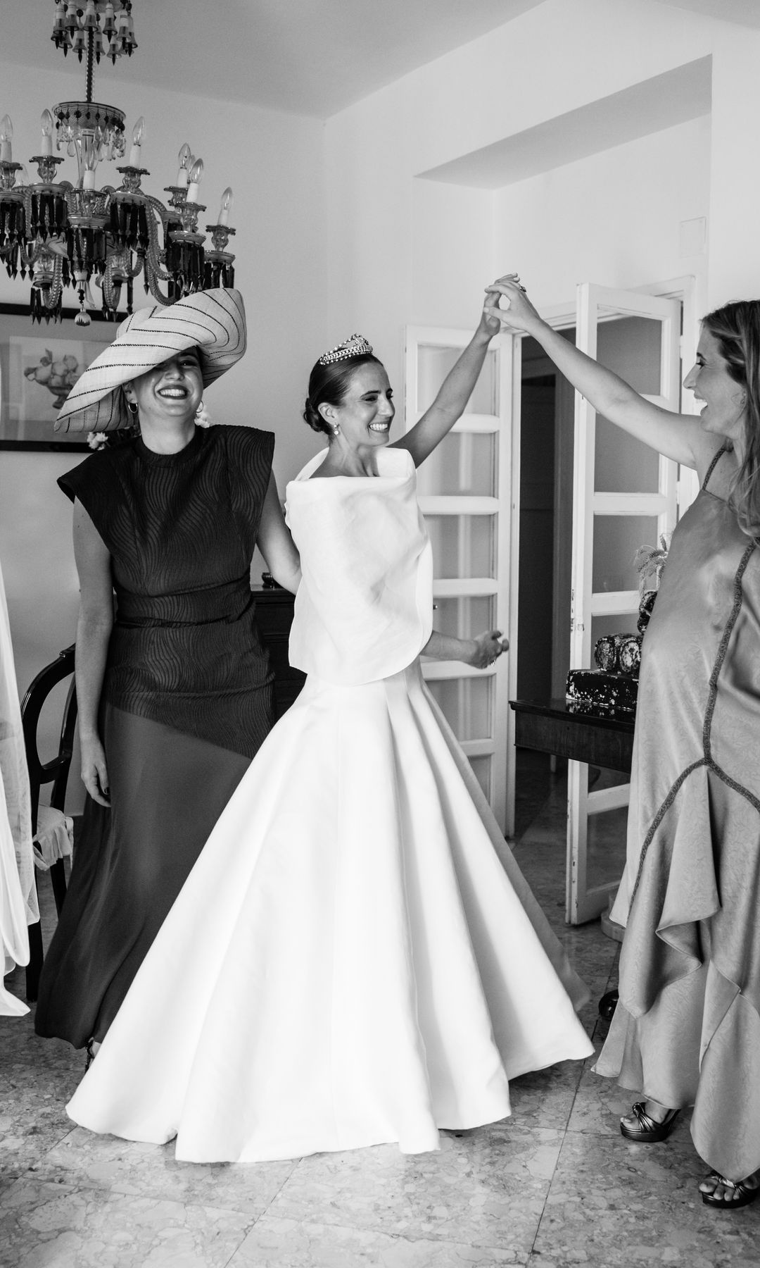 La novia con sus hermanas