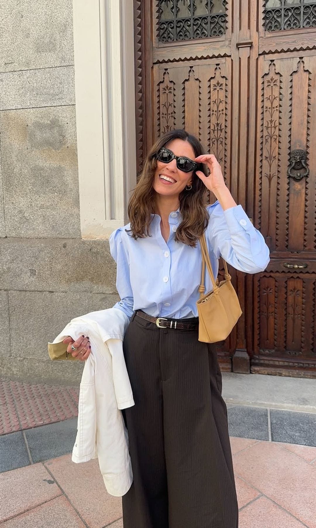 camisa con pantalones de sastre