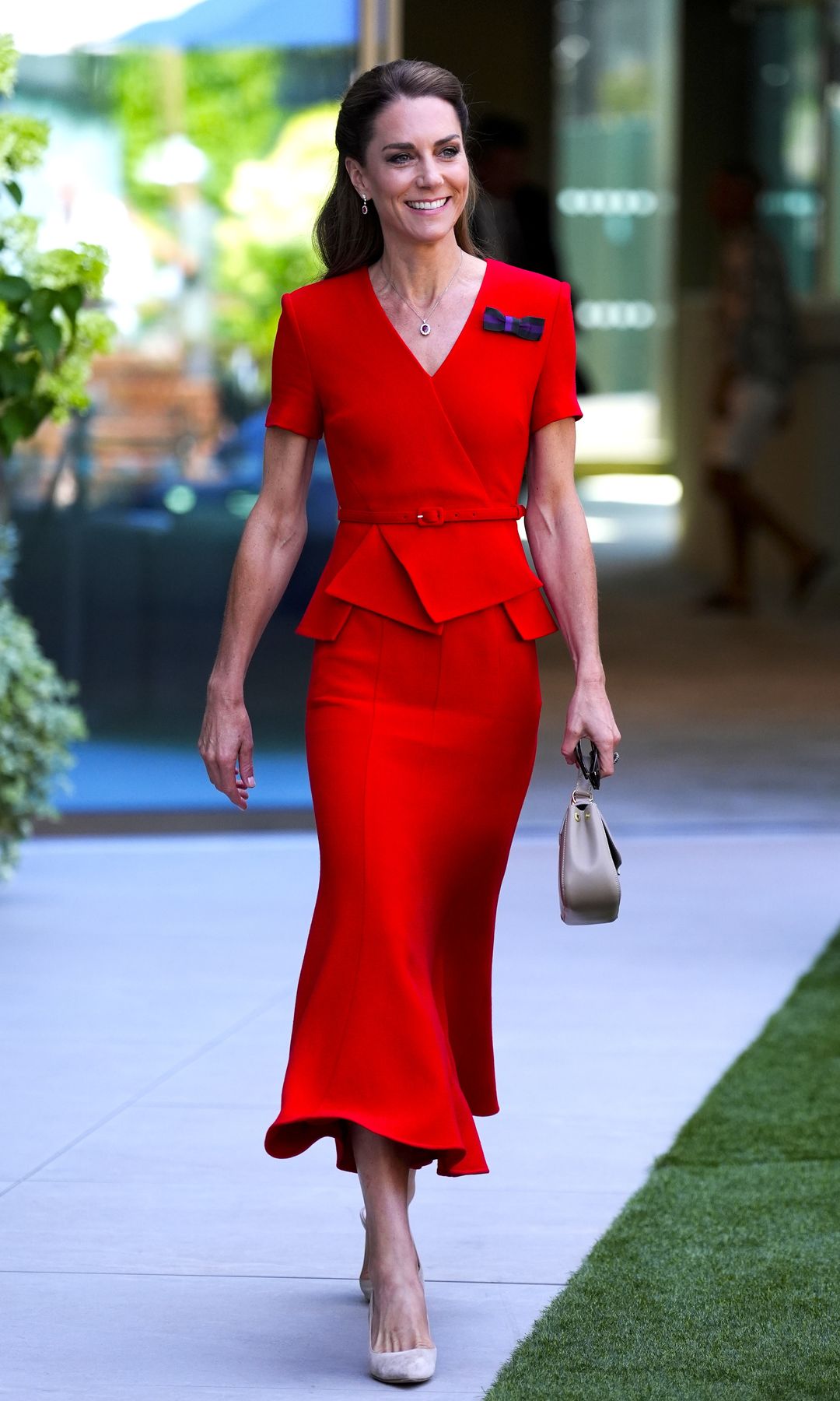 Kate Middleton reaparece por sorpresa en la final femenina de Wimbledon con un vestidazo rojo y el detalle que solo puede llevar ella