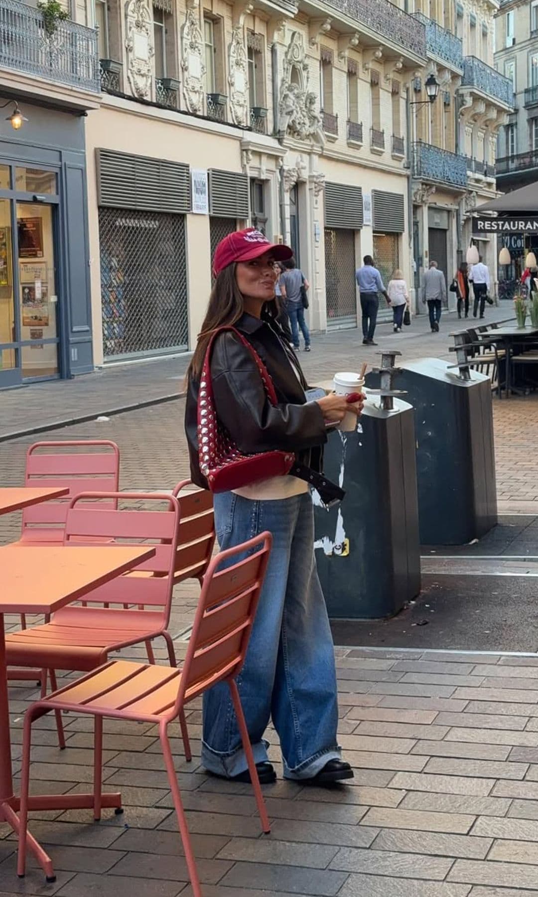 Esta es la cazadora que veo cada domingo a las chicas más cool cuando voy de brunch por Malasaña