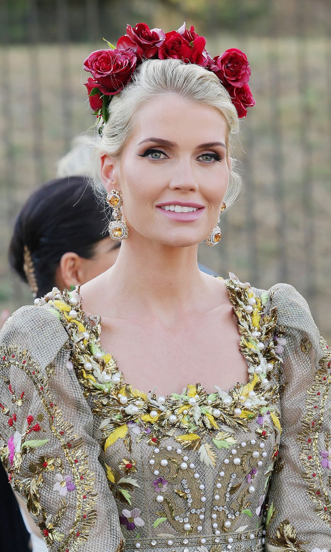 Lady Kitty Spencer en el desfile de Dolce & Gabbana Alta Moda en el Foro Romano de Roma