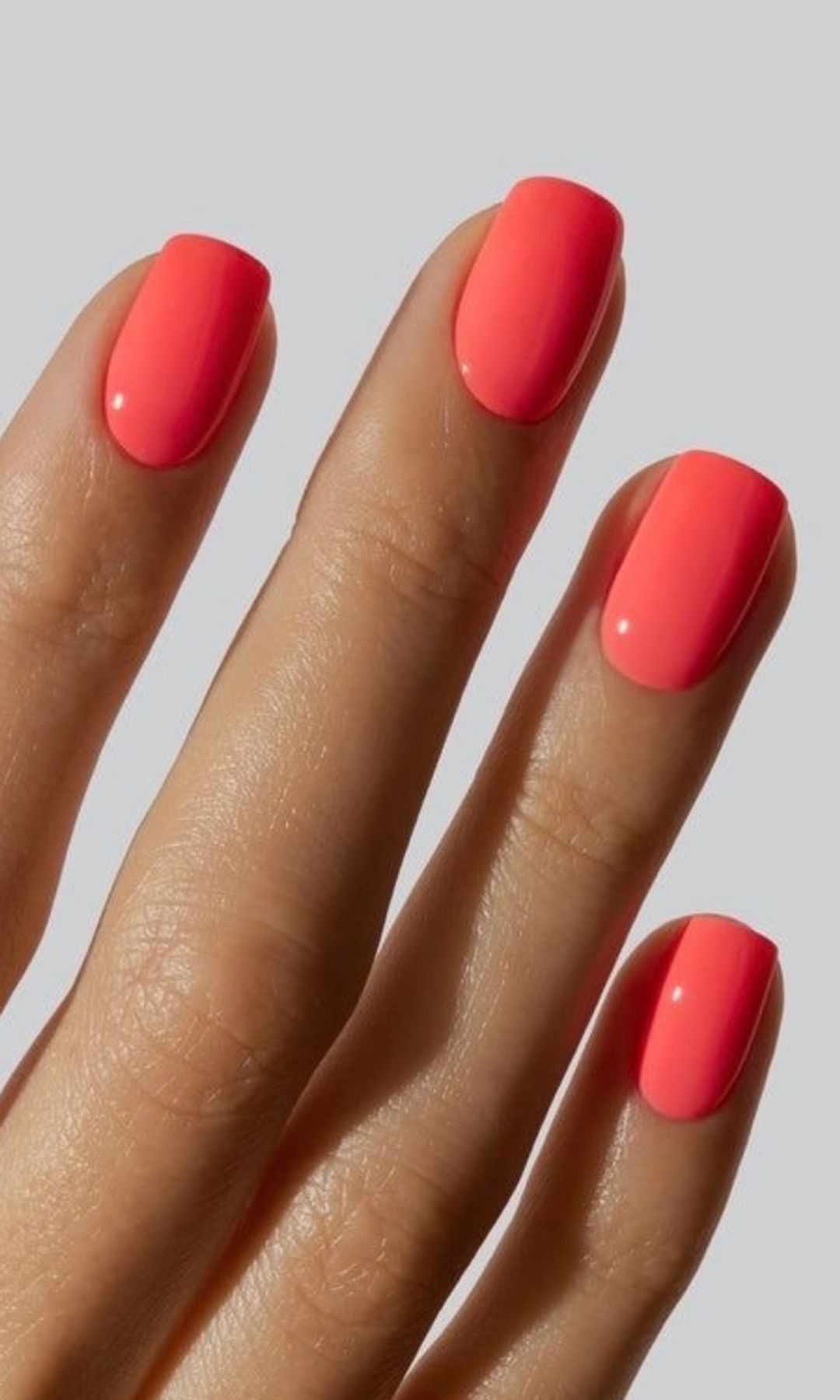Manicura en color coral