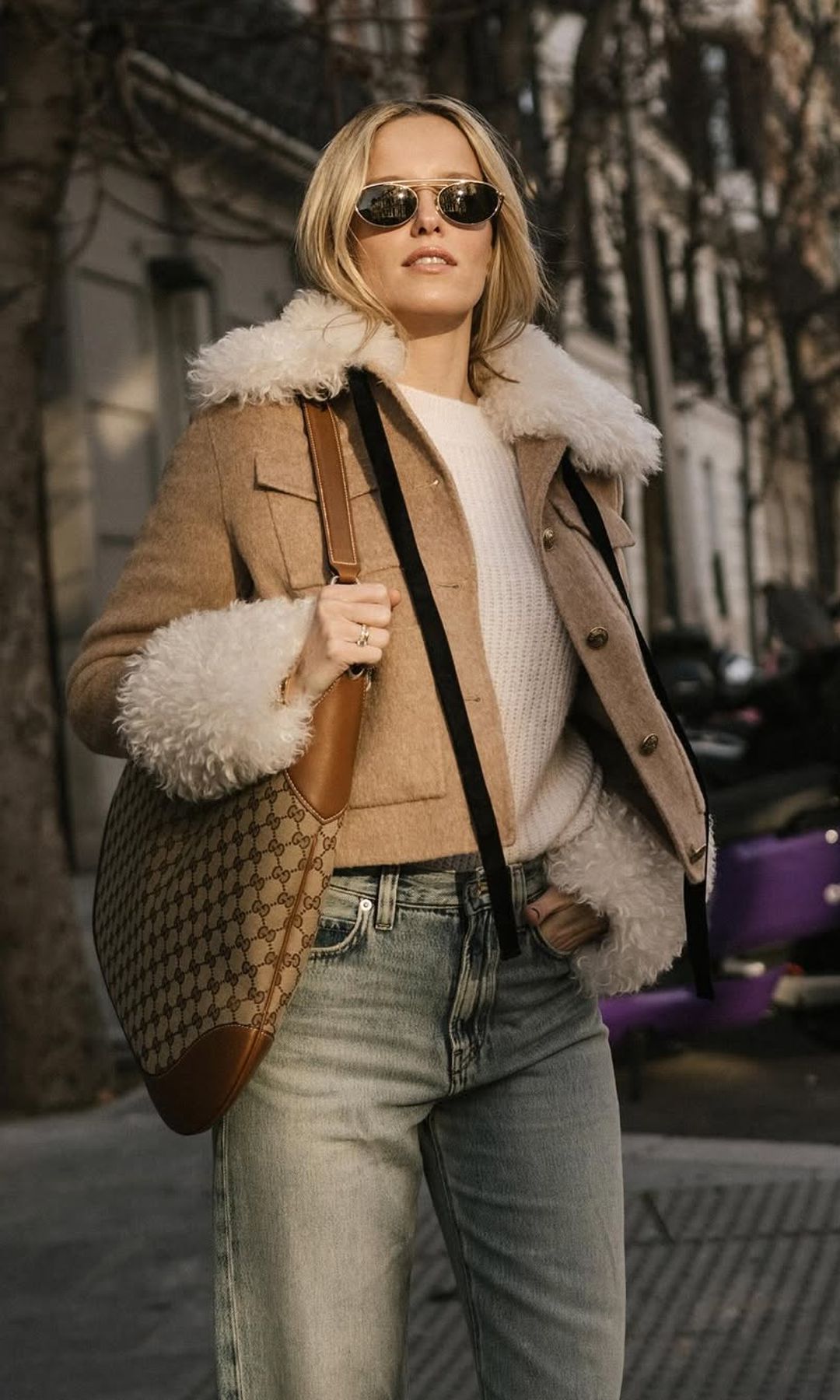 Daphne Cañizares con look de lluvia en Madrid