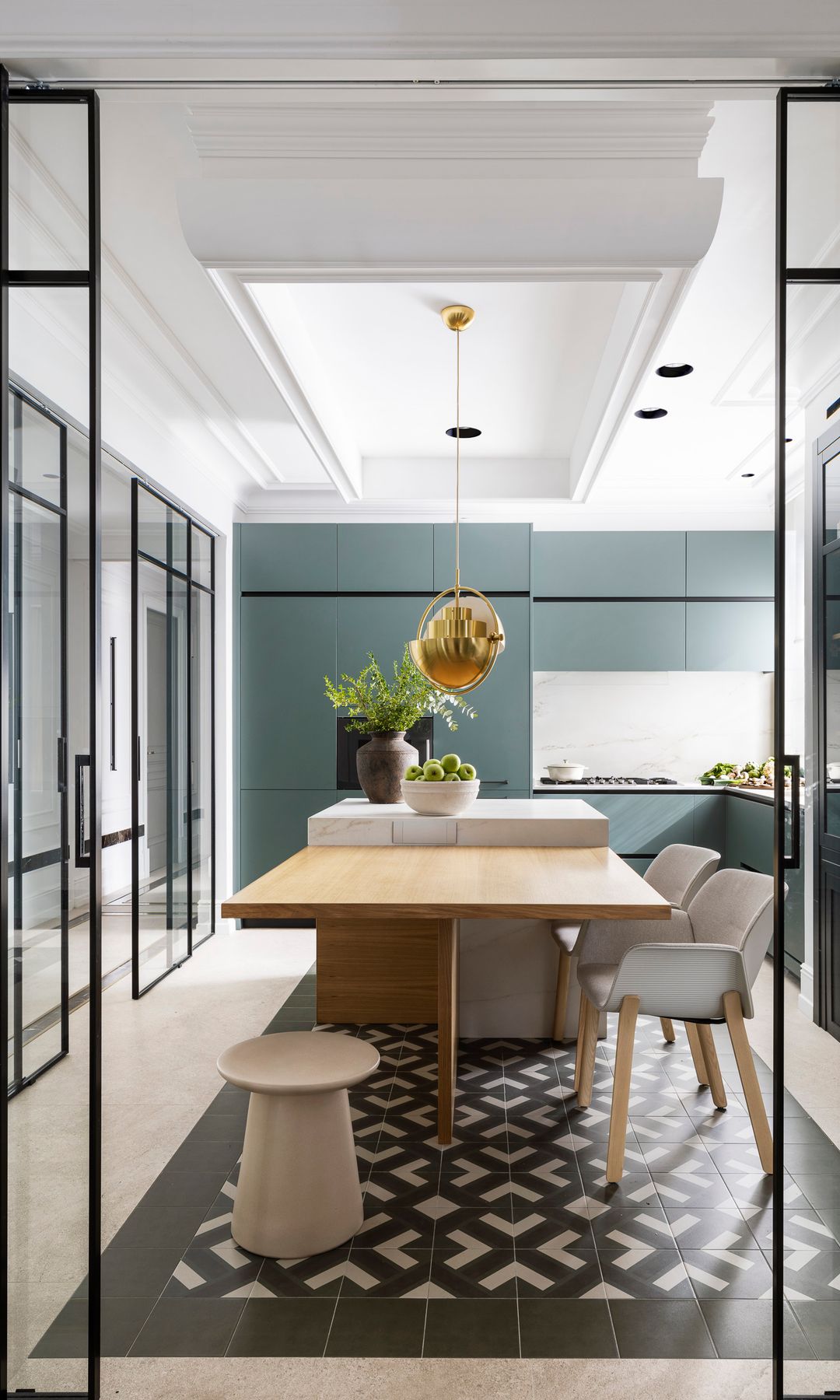 Cocina con paredes acrisaladas