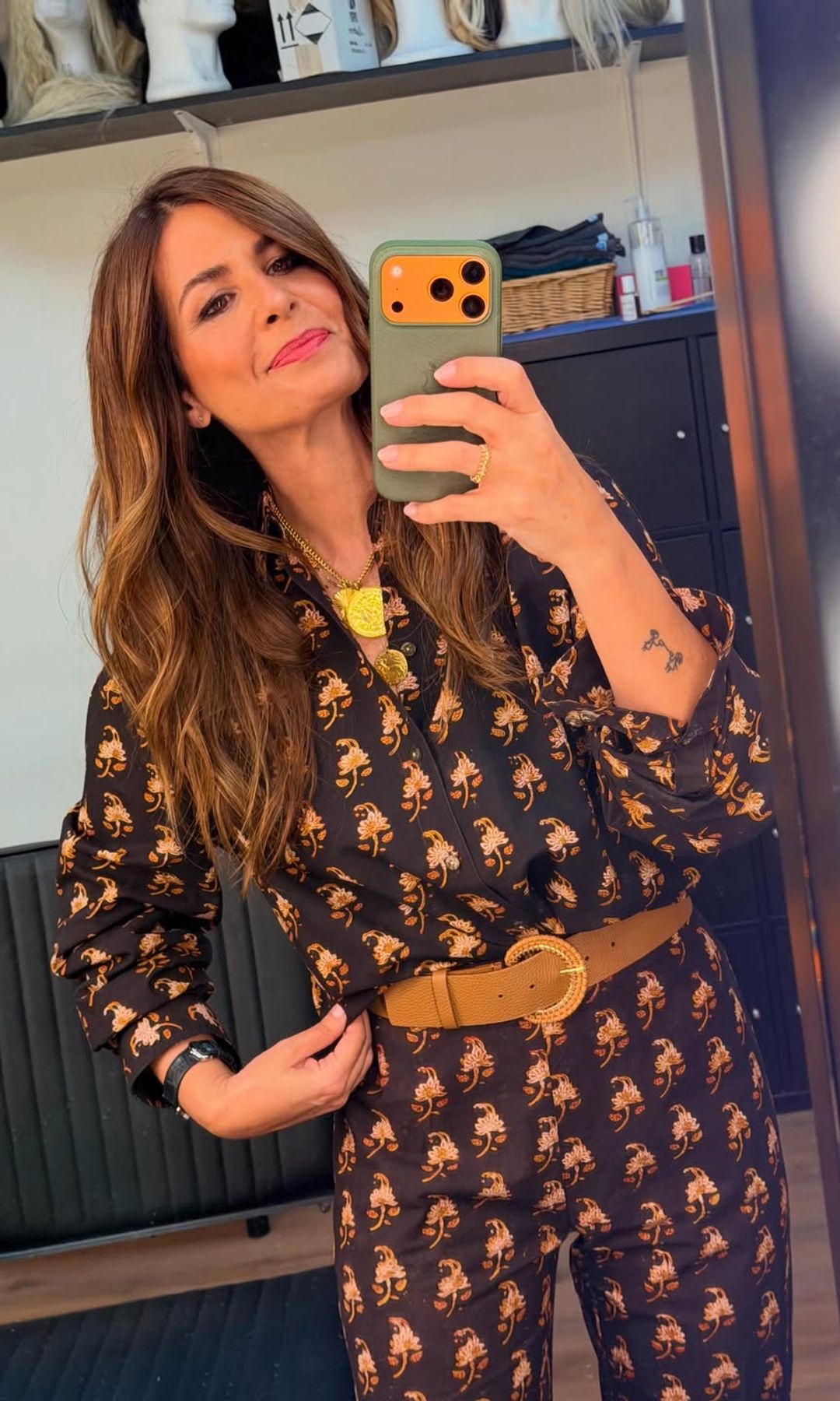 Nuria Roca con mono largo estampado en El Hormiguero