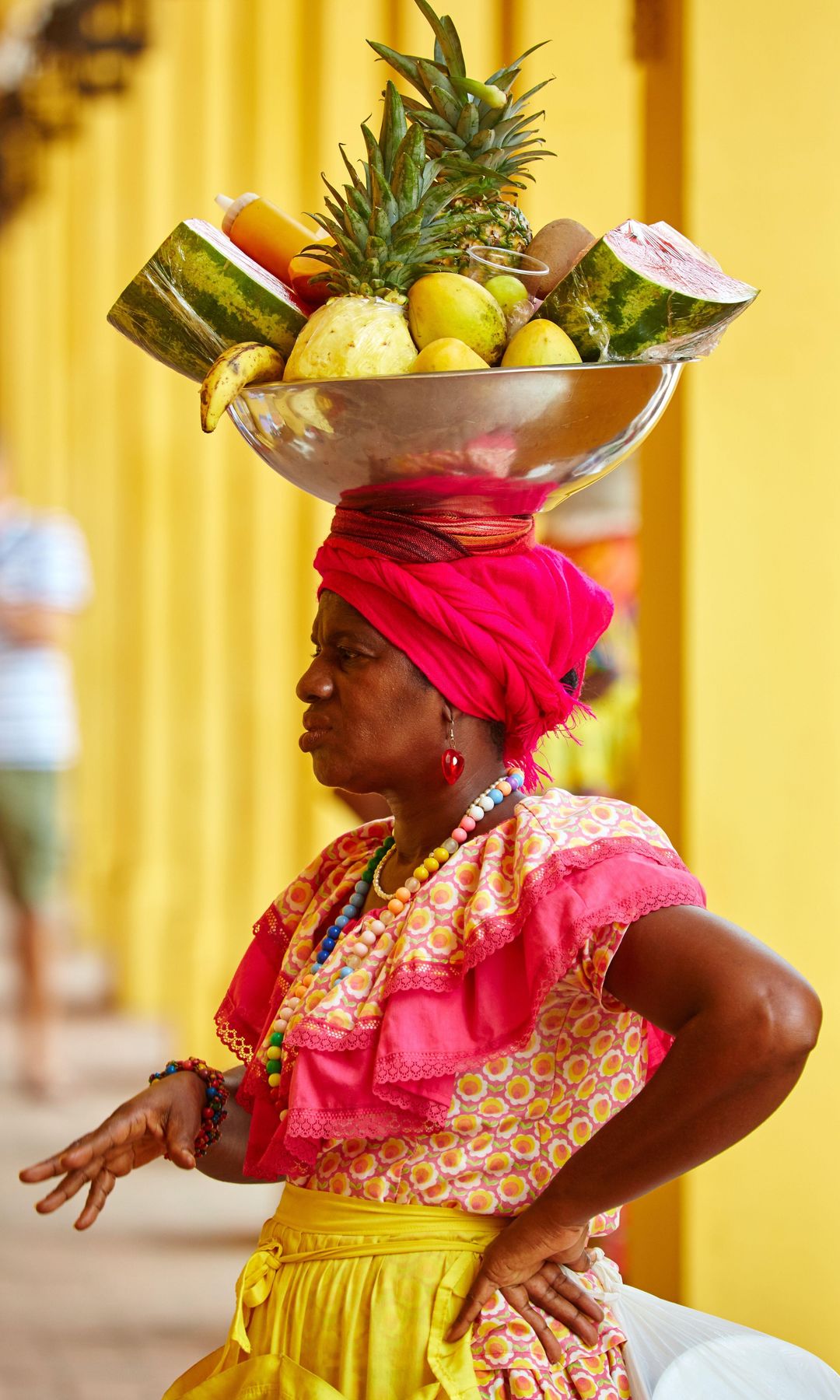 Palenquera en la ciudad colonia de Cartagena de Indias en Colombia