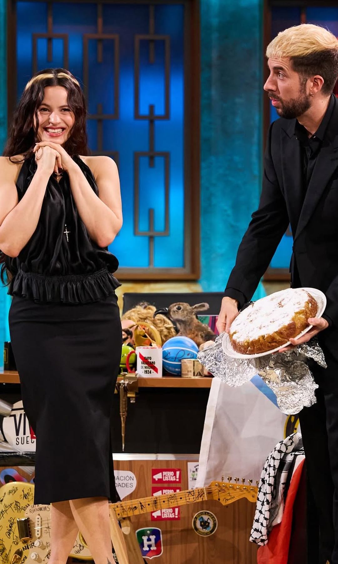 Bizcocho de 14 kilates de Rosalía para David Broncano en La Resistencia