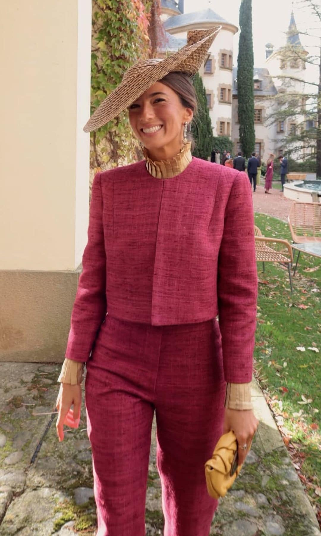 Look invitada de invierno con pantalón