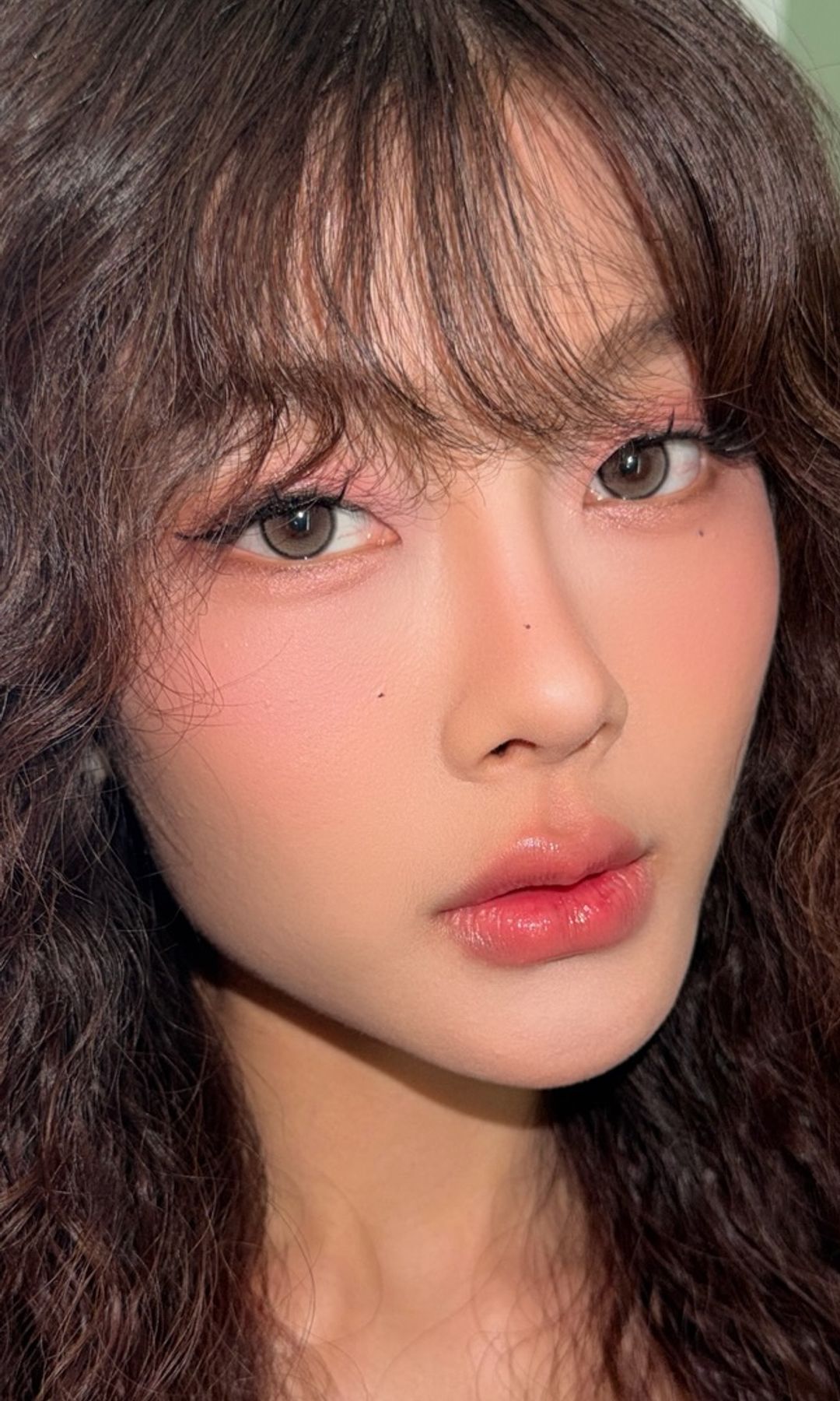 Maquillaje de ojeras con colorete