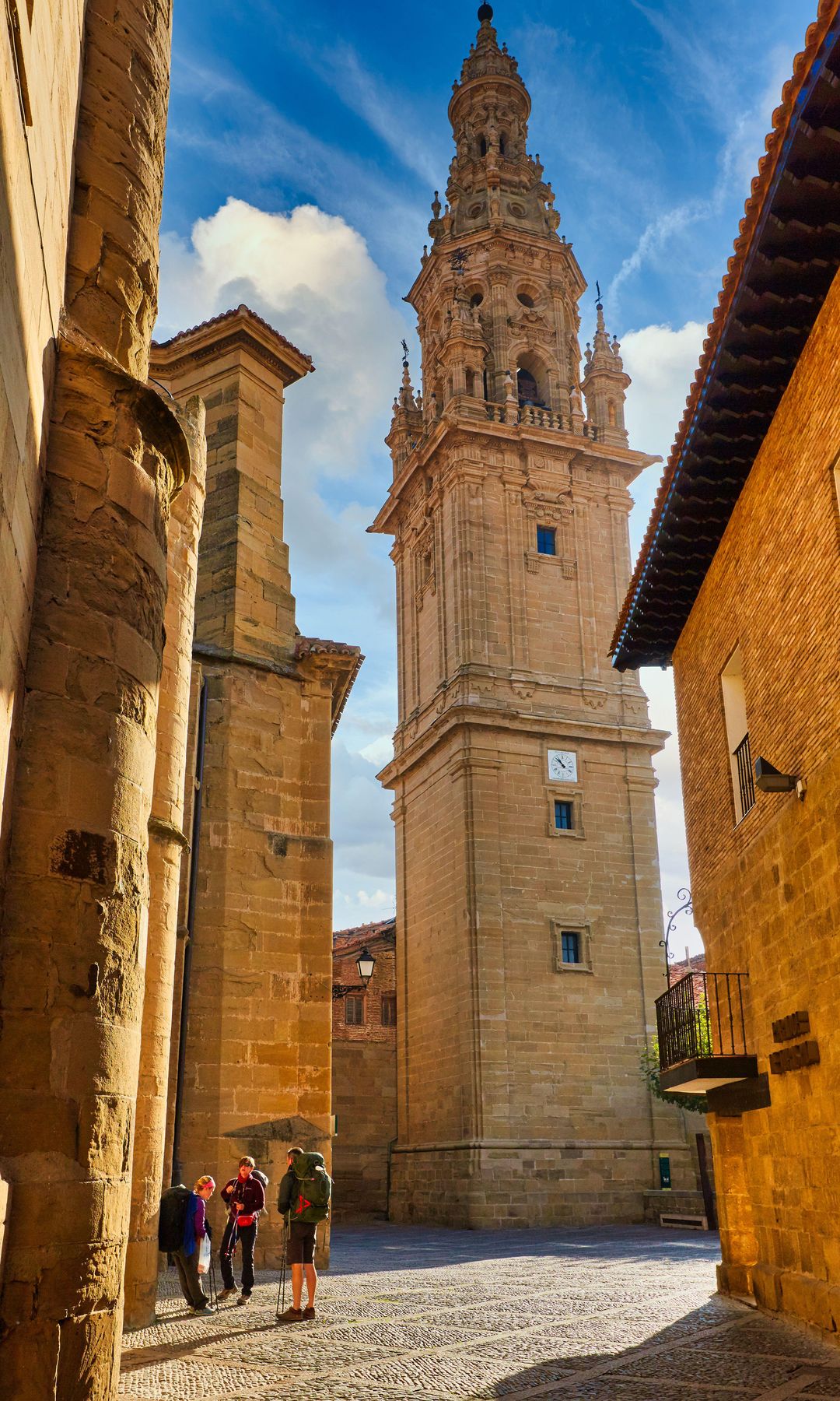 Peregrinos en Santo Domingo de la Calzada, La Rioja y catedral