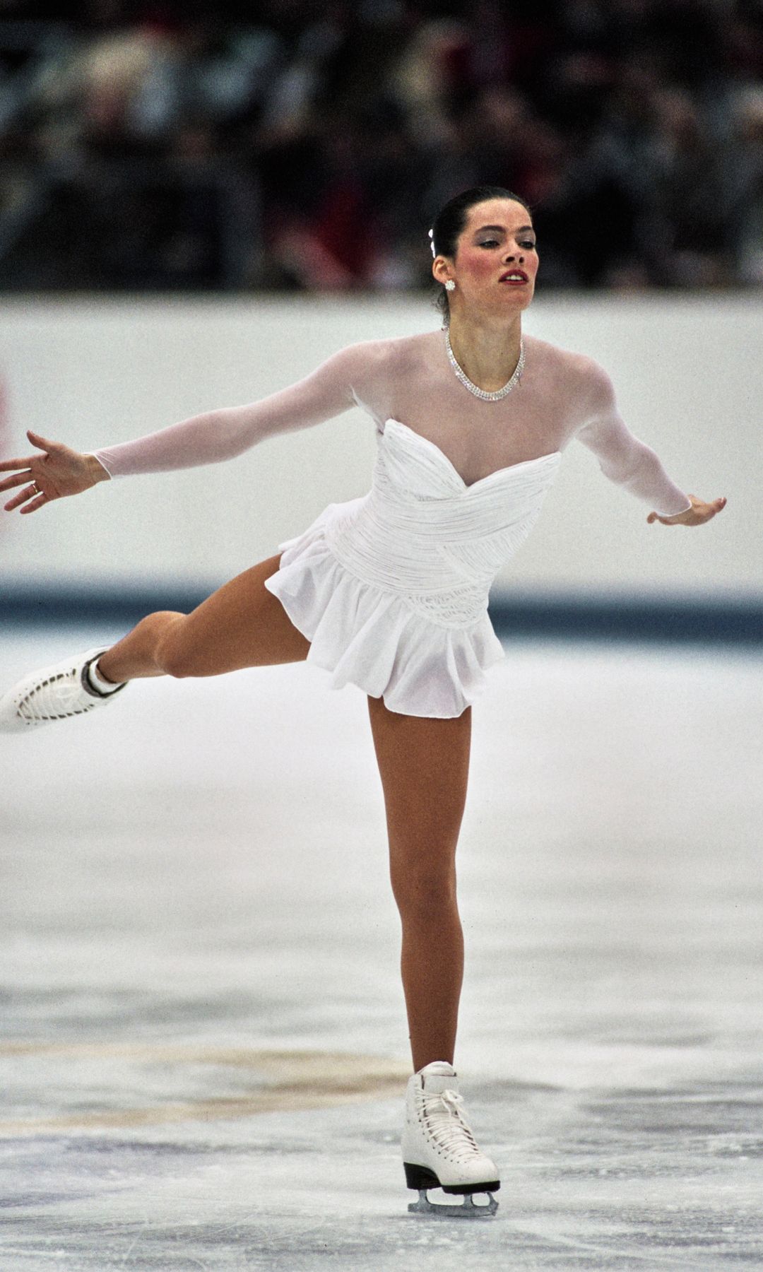 Fracasó como patinadora olímpica, diseñó su primer vestido de novia a los 40 años y cambió la moda para siempre: la sorprendente historia de Vera Wang