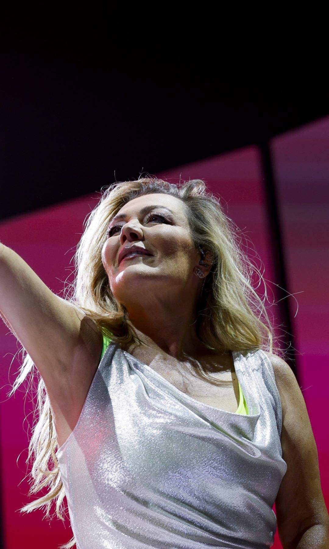 Amaia Montero entregada al público pide su colaboración en los temas