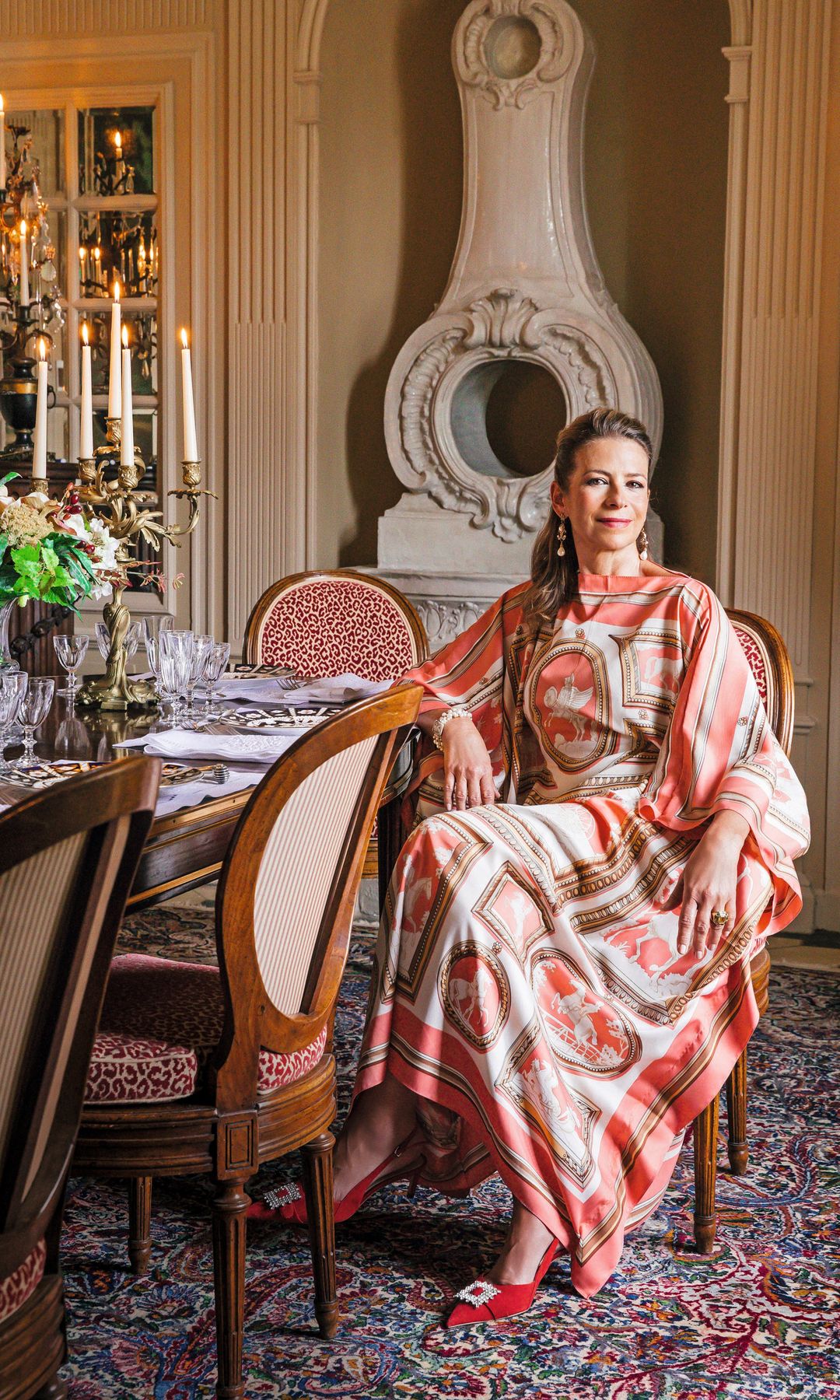 El comedor formal, con paneles de roble tallados, cuenta con una estufa sueca neoclásica. La otra copia de esta estufa se encuentra en el Museo Metropolitano de Arte de Nueva York. 