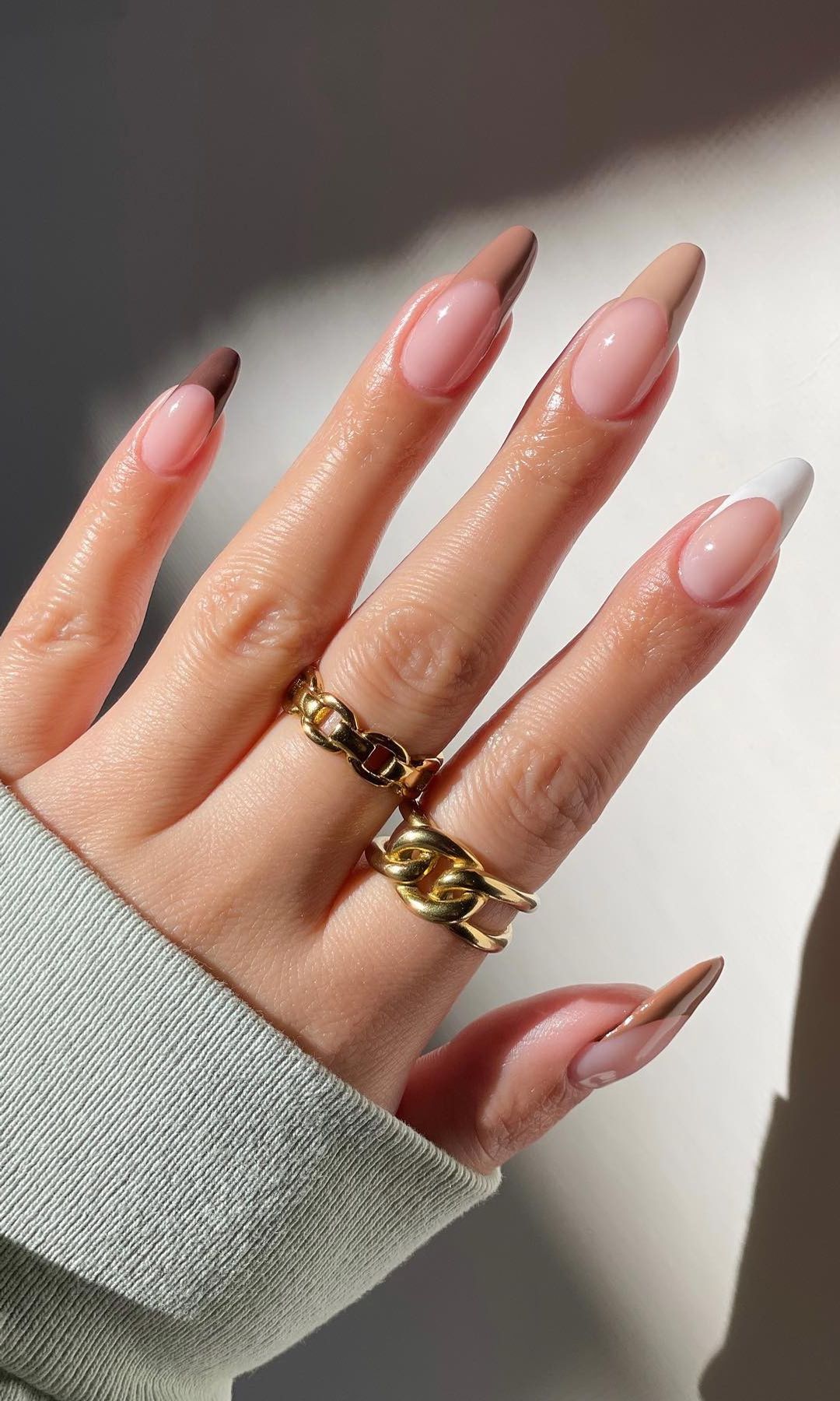 Manicura francesa en tonos marrones