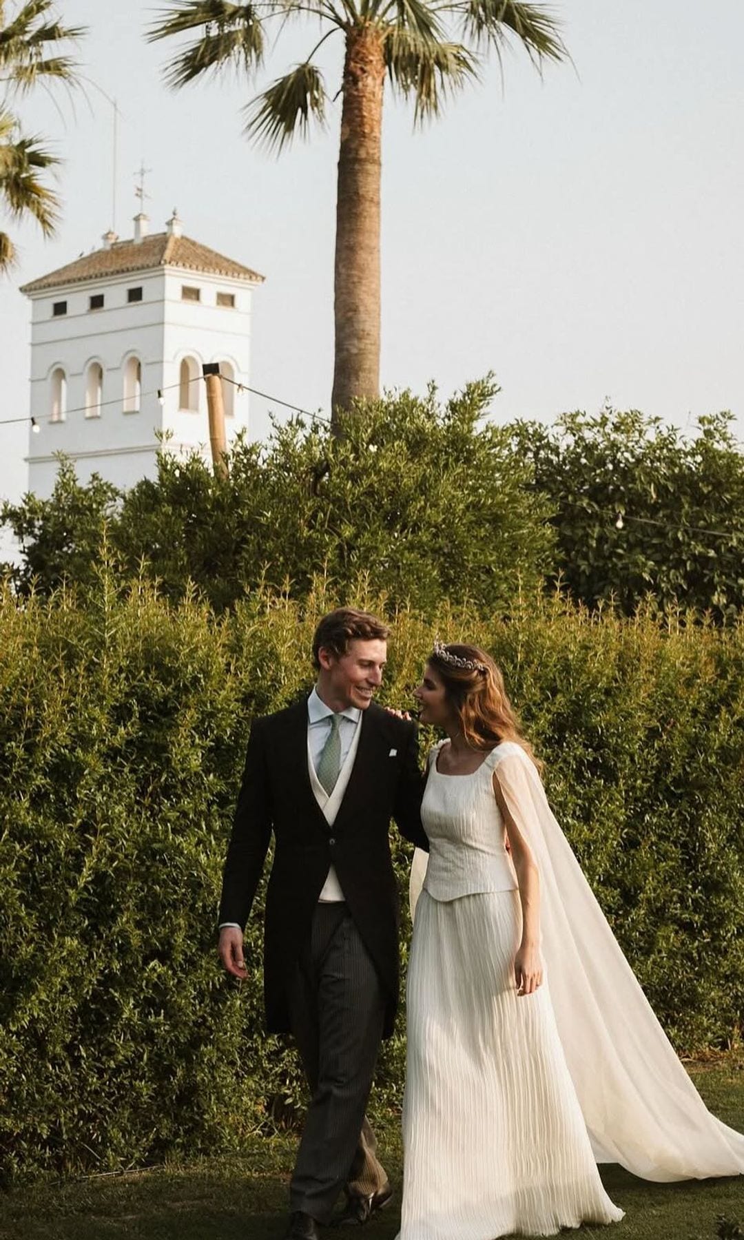 Vestidos de novia con mangas medievales sole alonso