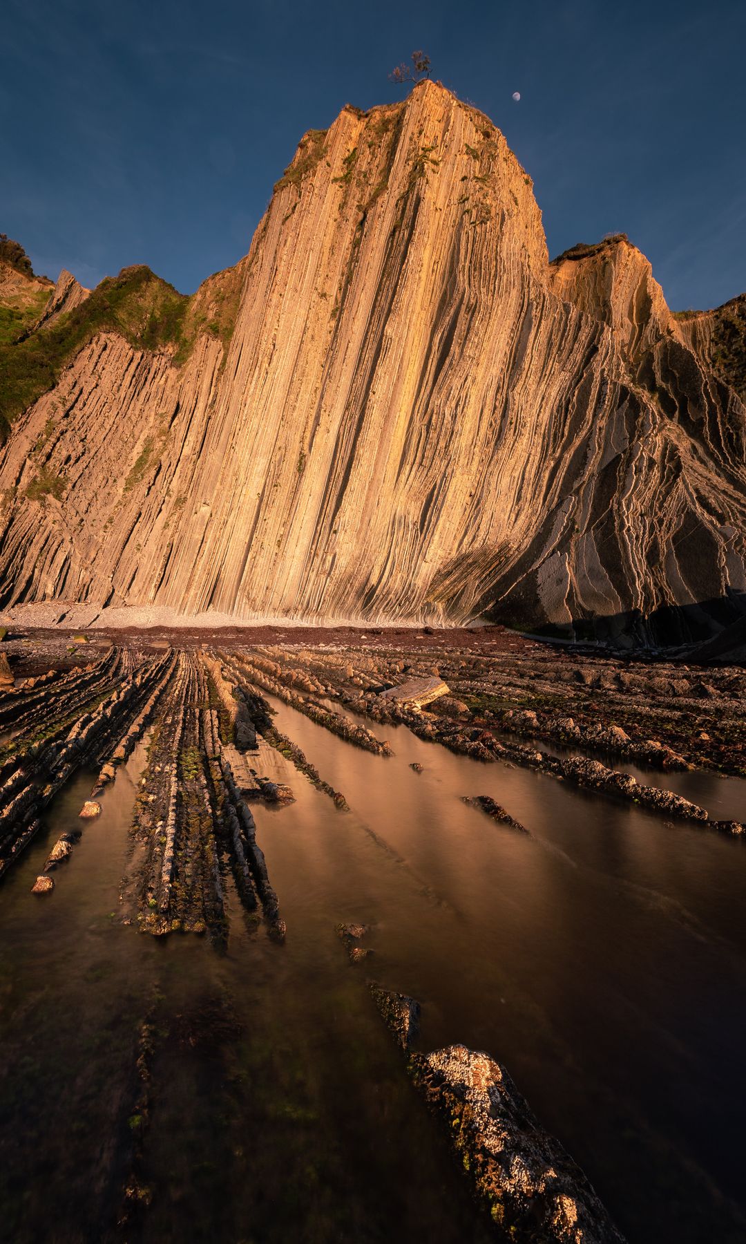 tzurun, la playa de Zumaia que guarda millones de años de historia
