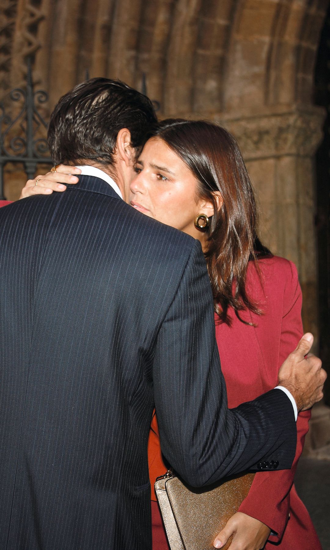 El abrazo entre Cayetano y Cayetana