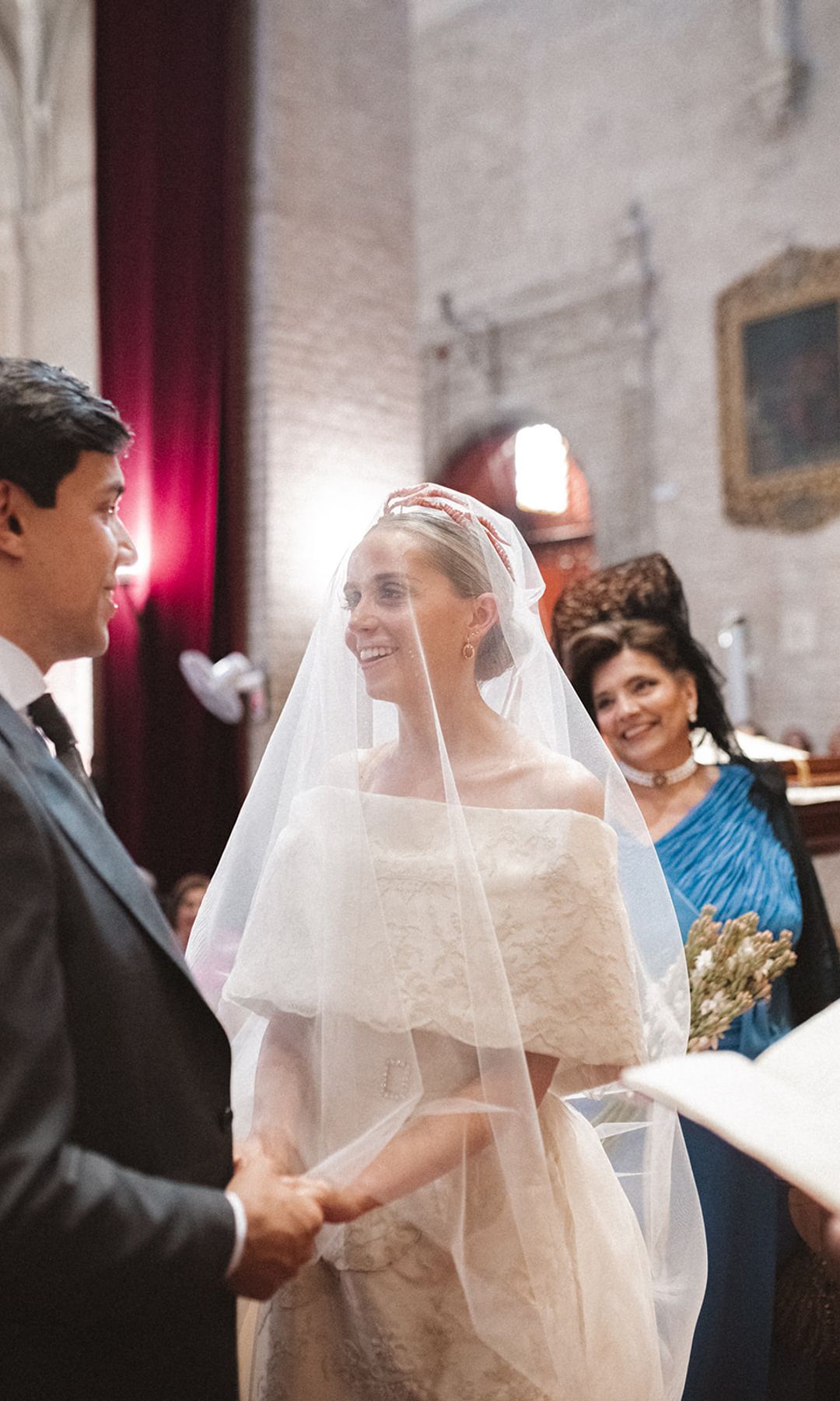 Novia con joyas de coral