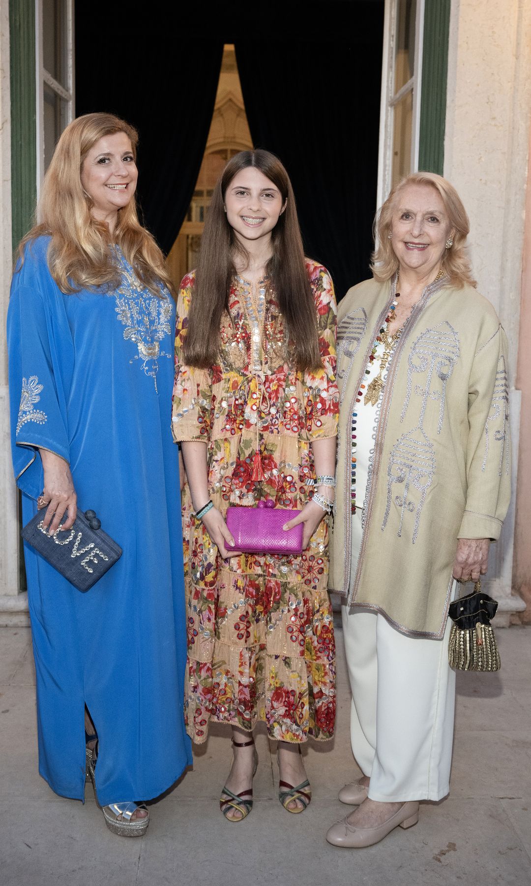 Las tres generaciones de duquesas de Cadaval, en medio la princesa Isabel de Orleans