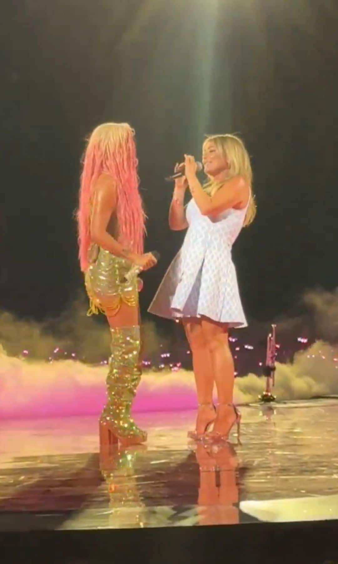 Karol G y Amaia Montero en el concierto de Karol G en Madrid, julio 2024