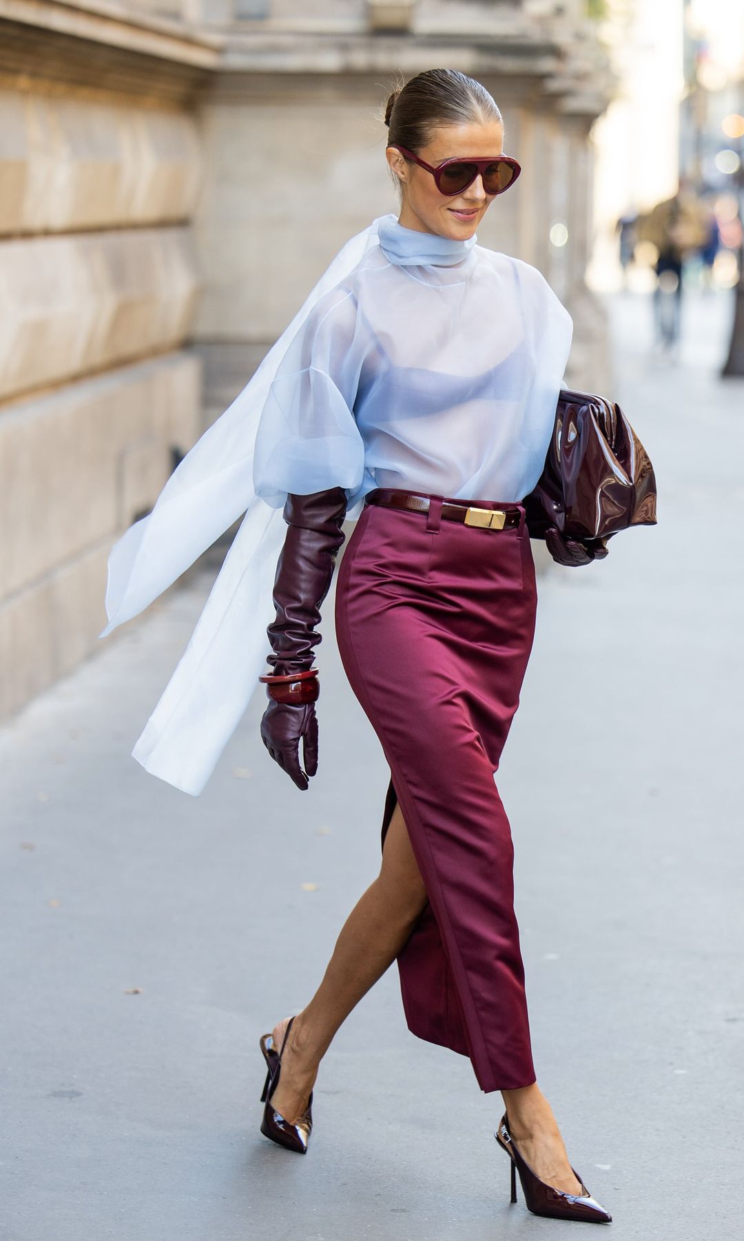 Rojo con morado y otras 4 combinaciones de colores que no te esperas para este otoño 2026 (palabra de las editoras de moda)