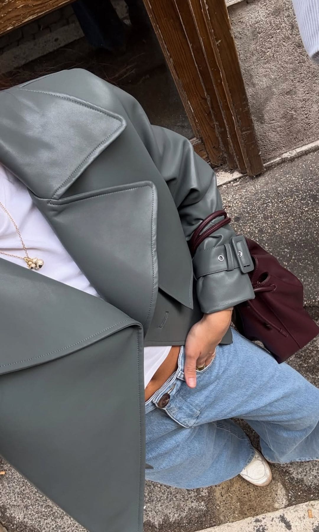 ¡HOLA! Fashion 5 looks de María Alcalde con pantalones vaqueros anchos