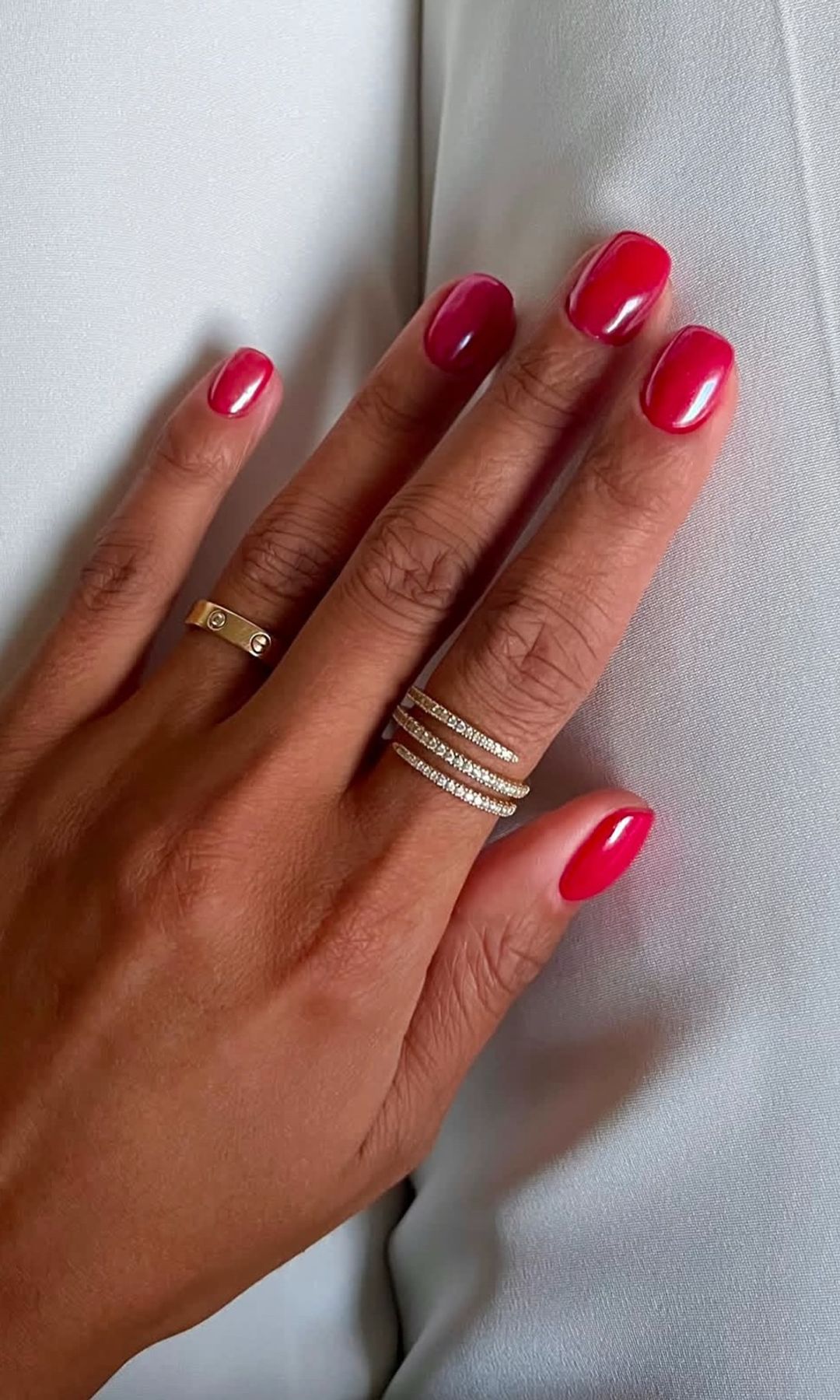 Manicura cromada en rojo