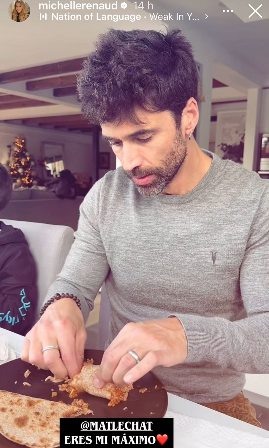 Michelle Renaud captó a su esposo y le dedicó una demostración de amor. 