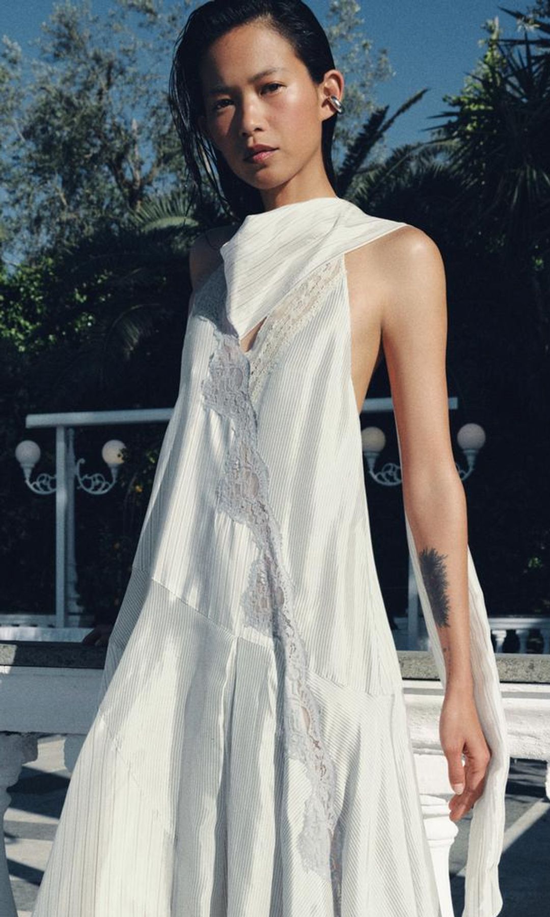 Vestido blanco de Zara de inspiración nupcial