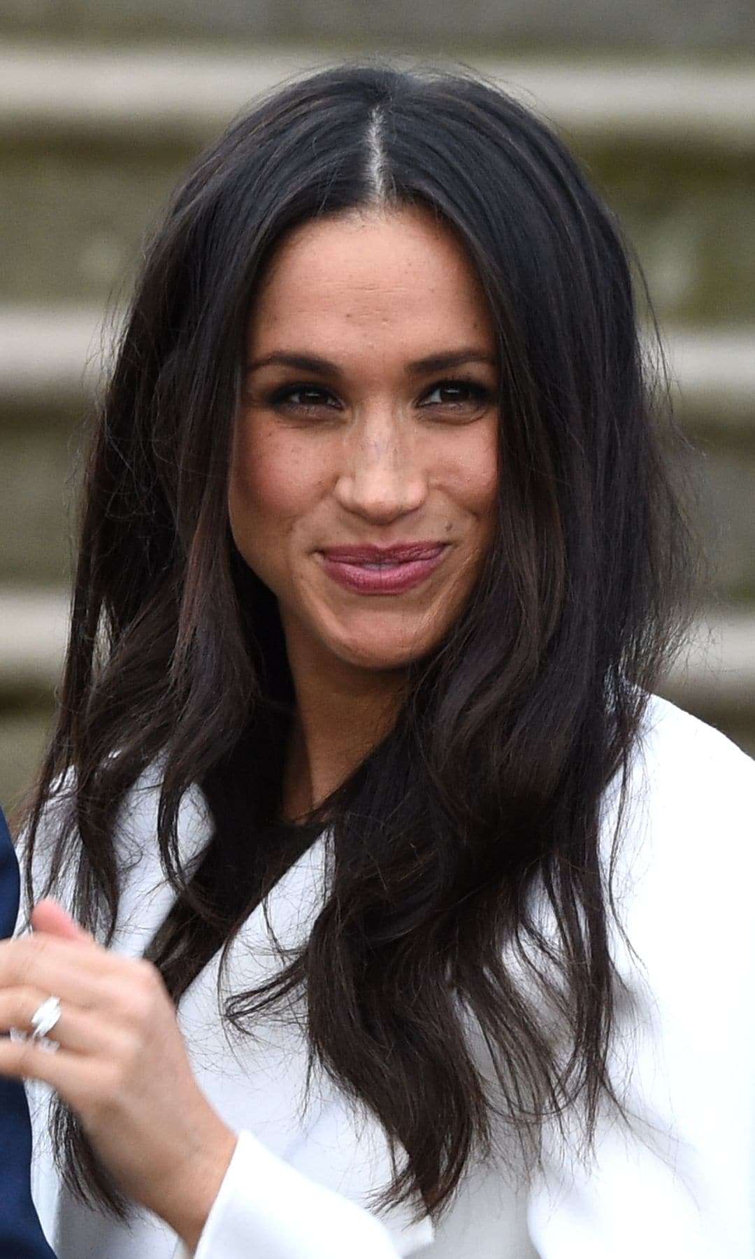 Meghan Markle anuncia su compromiso con el príncipe Harry en 2017