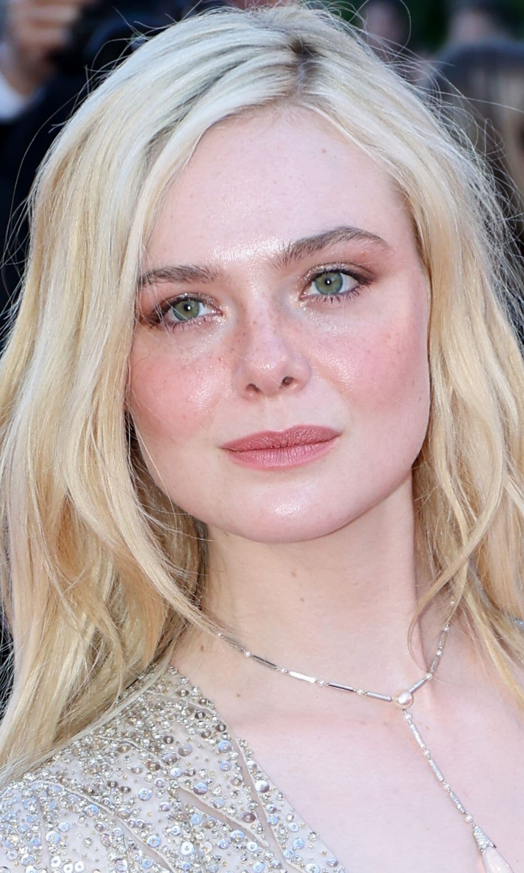 Elle Fanning en el estreno de The Mastermind en el Festival de Cannes el 23 de mayo de 2025