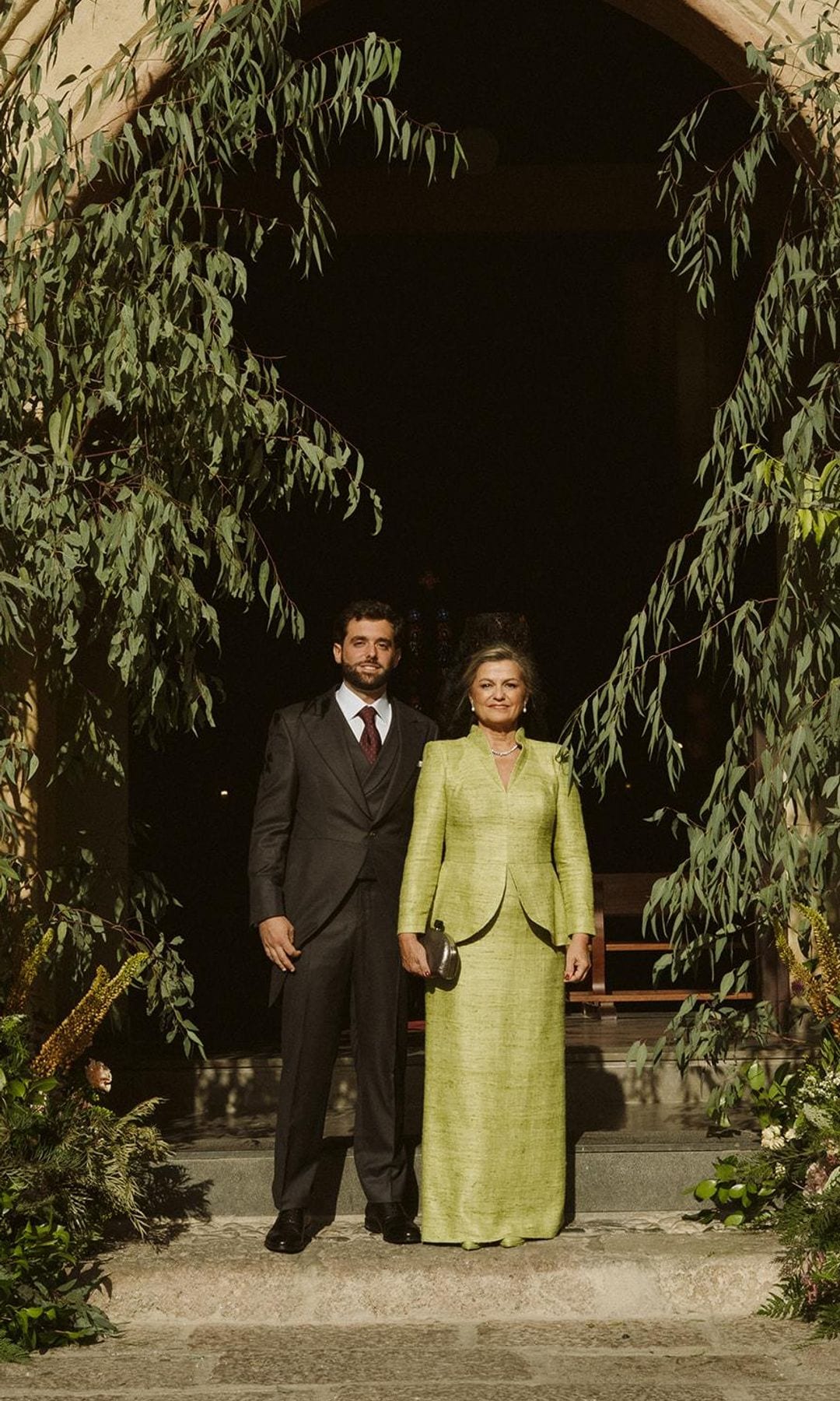 Madrina de verde de Rafa Valverde con mantilla