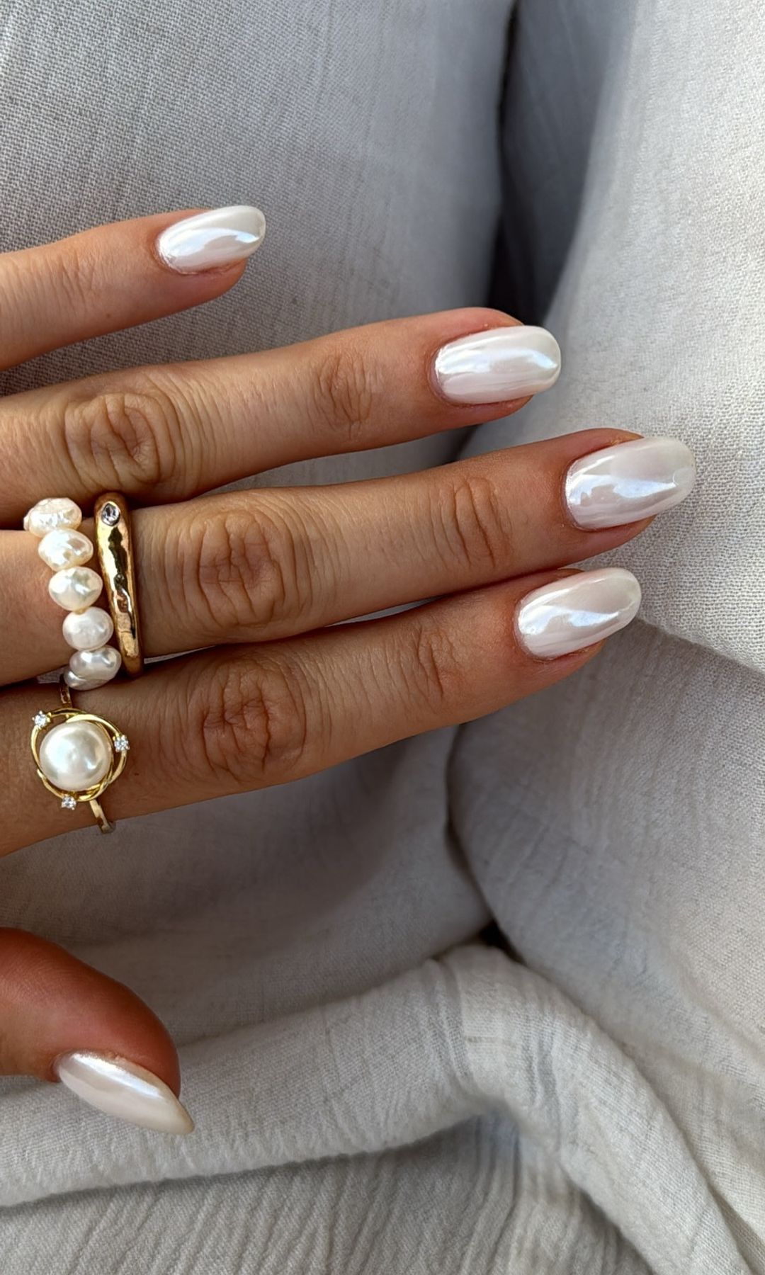 Manicura blanca perlada
