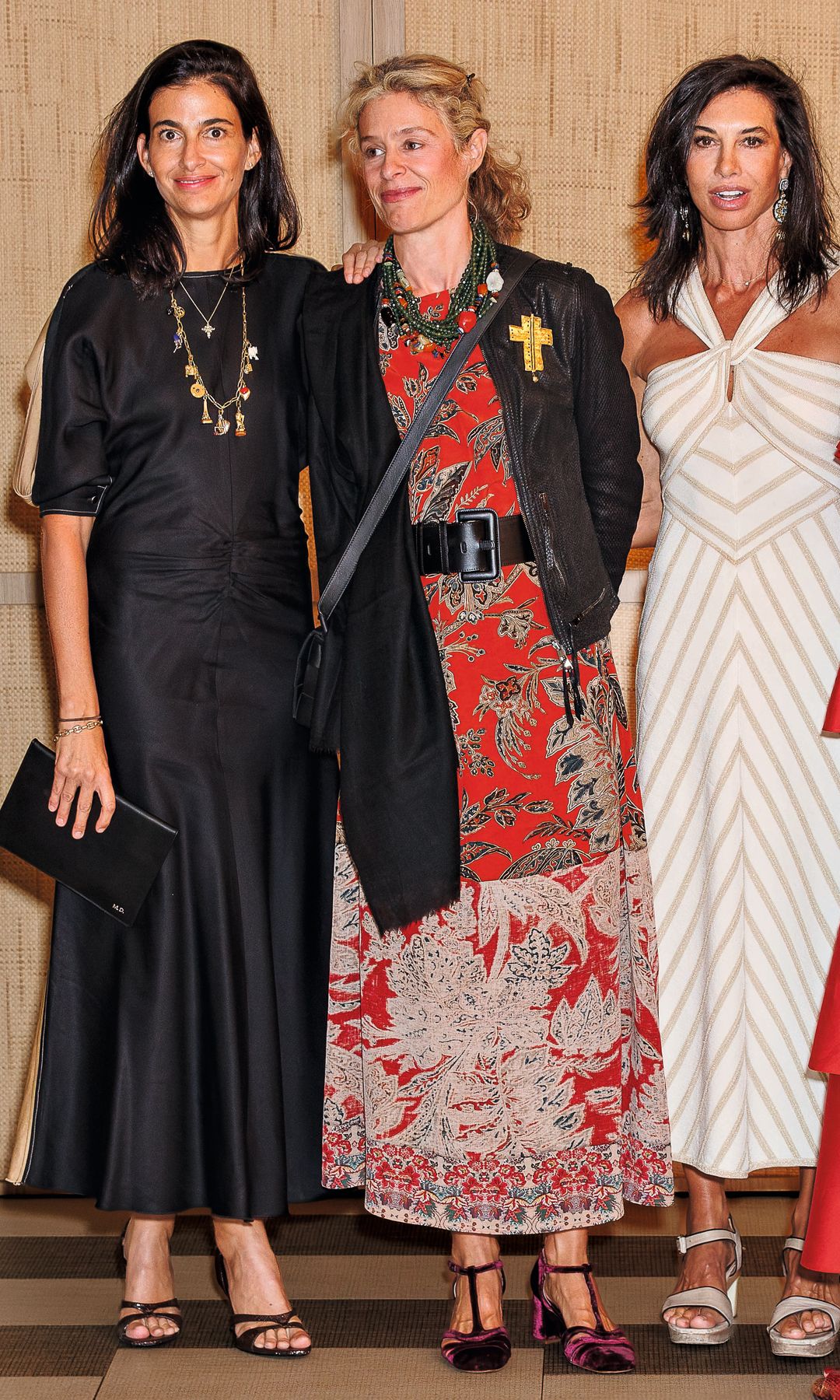 Mercedes Domecq con Sonia Pastega, hija de Sisita Milans del Bosch —la recordada musa de Umbral—, y la galerista Gaella de la Serna