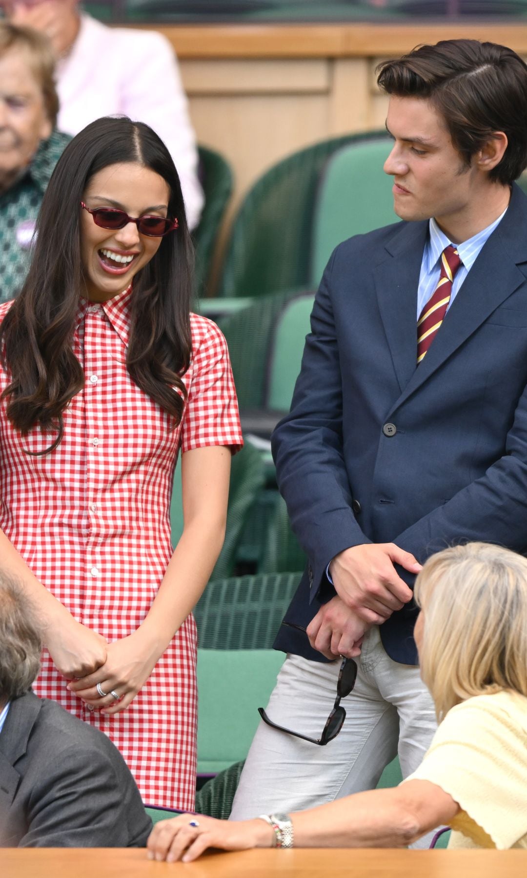 Olivia Rodrigo y Louis Partridge en Wimbledon 2025