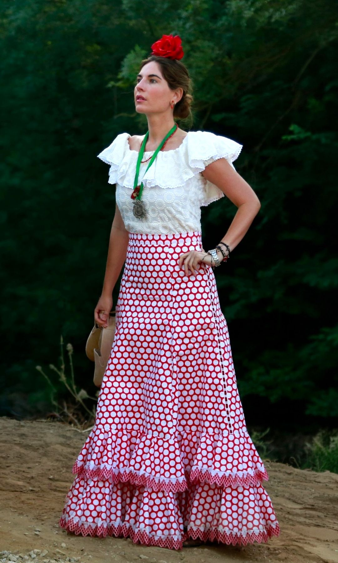 Los mejores looks de Lourdes Montes en El Rocío: elegancia y tradición en la romería más famosa de España