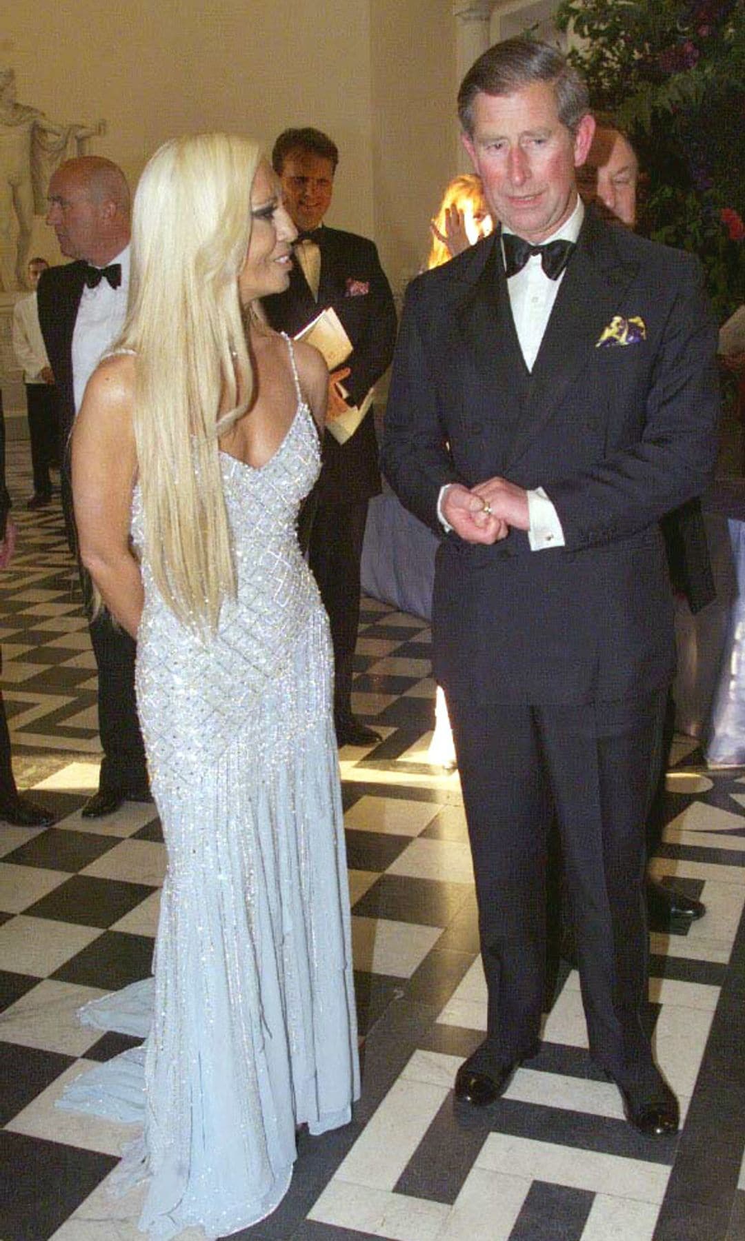 Donatella Versace y el príncipe Carlos
