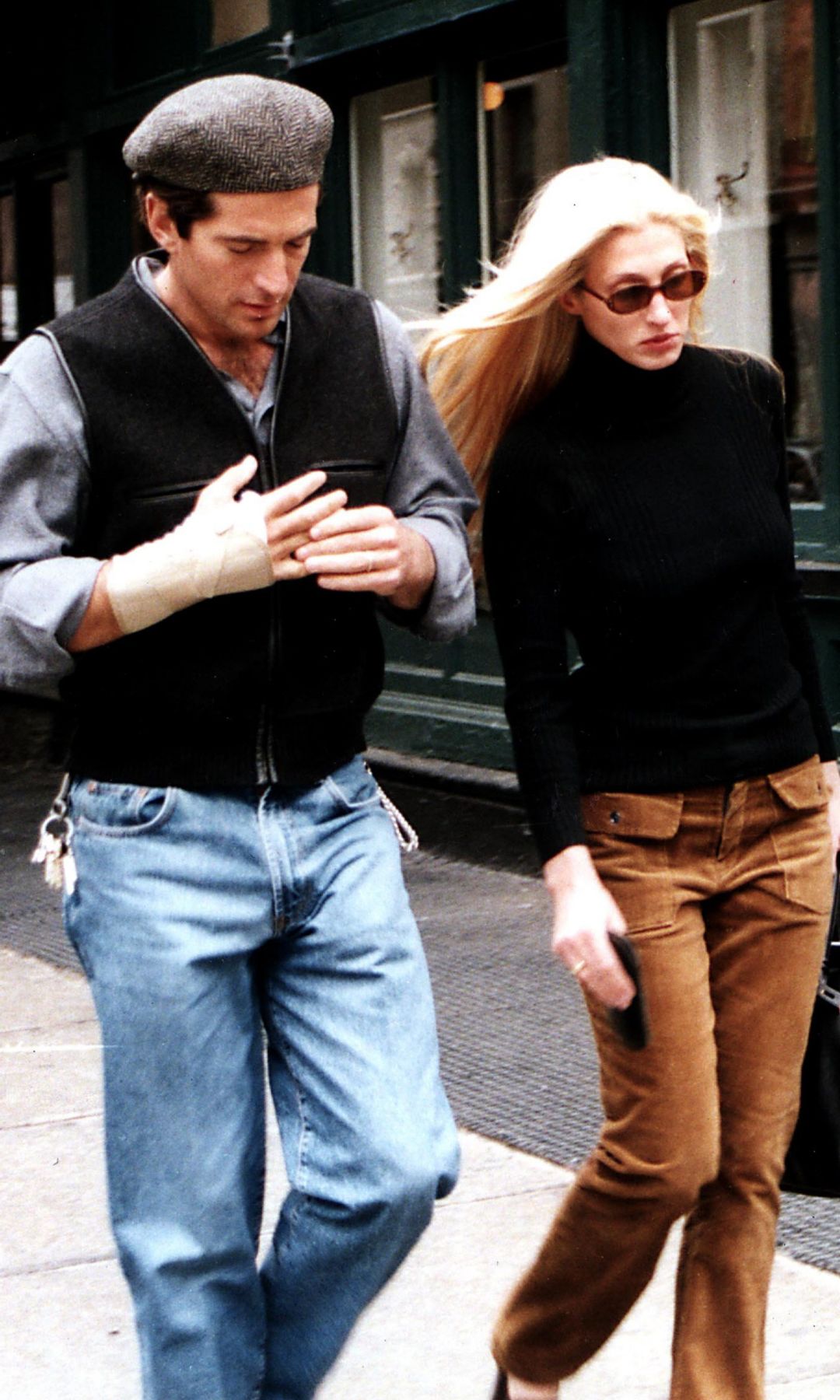 John John Kennedy y Carolyn Bessette durante uno de sus planes diarios