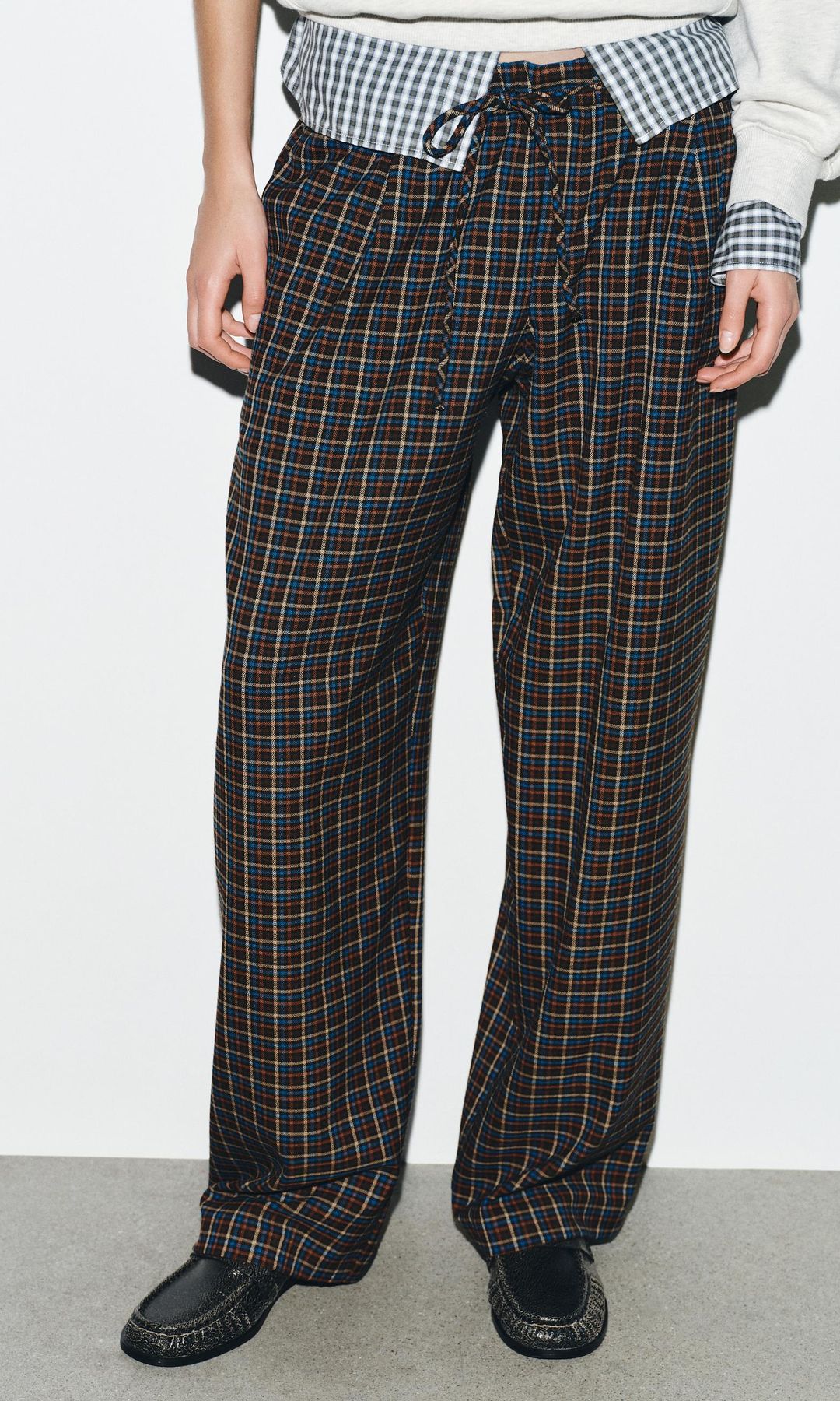 Pantalón pijamero de cuadros, de Zara