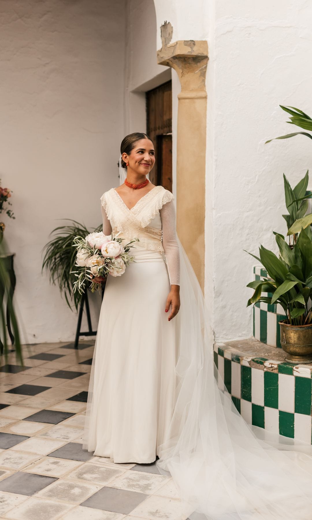La boda de Marta Ovelar con vestido de Carmen Maza en Cazalla de la Sierra